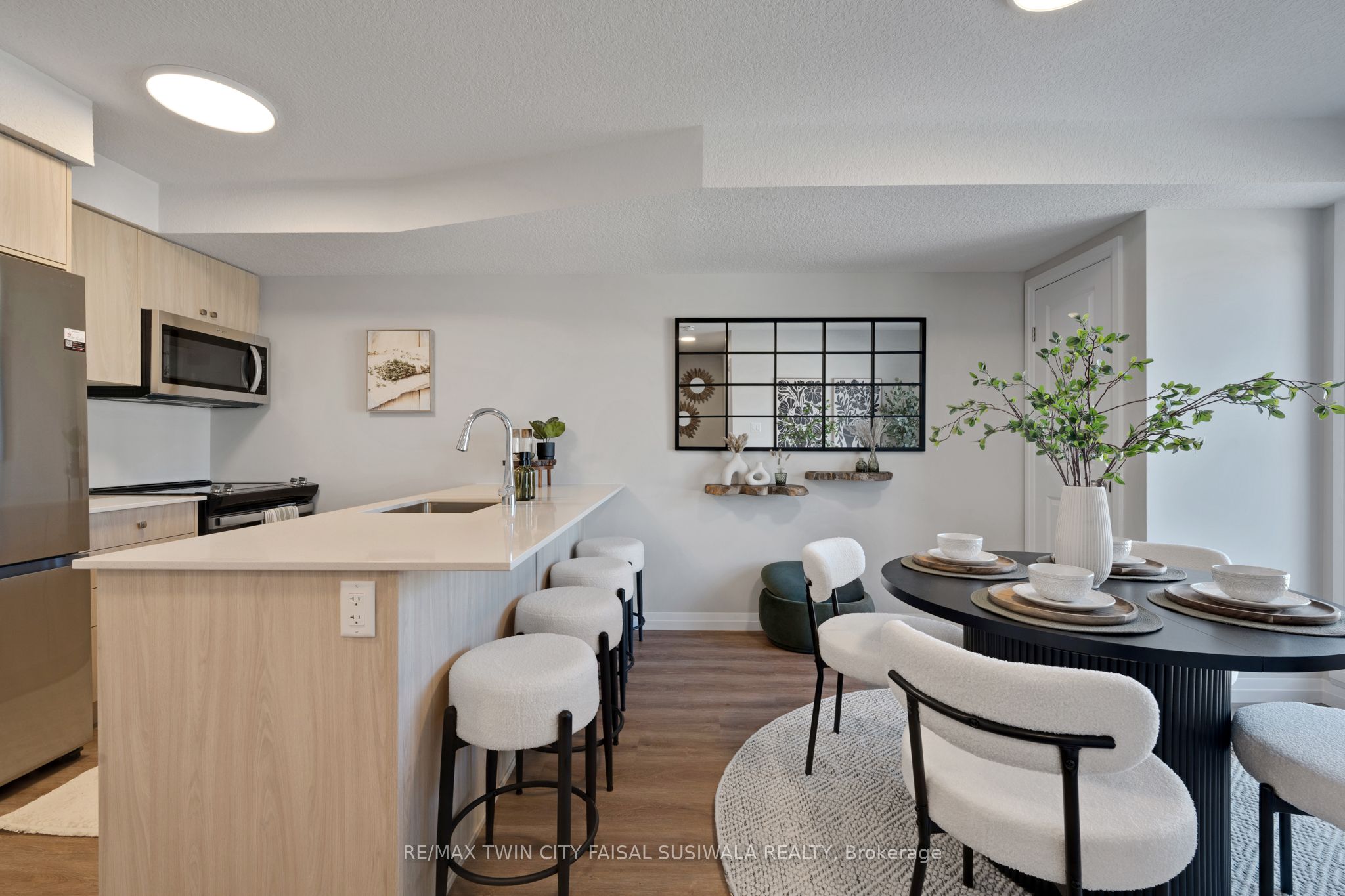 410 Northfield Drive W E5 Property Photo 10