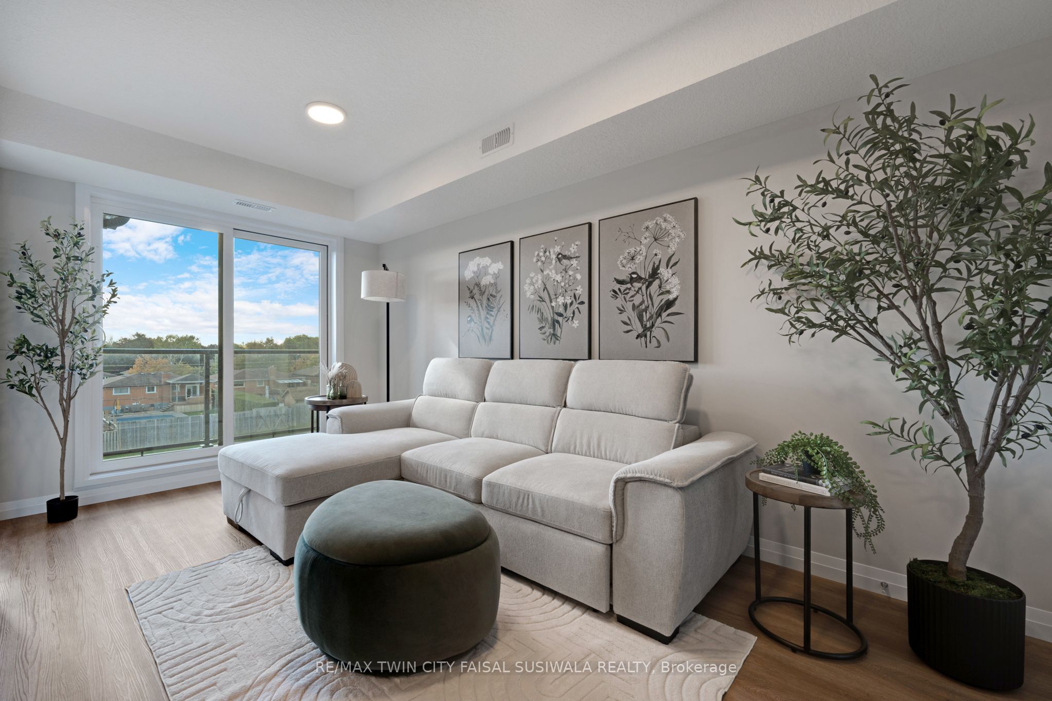 410 Northfield Drive W E5 Property Photo 16