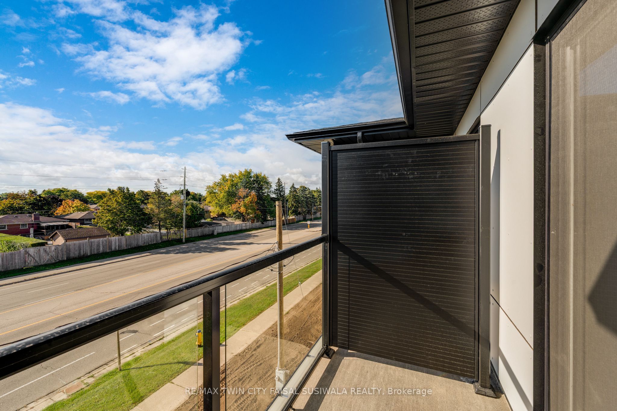 410 Northfield Drive W E5 Property Photo 18