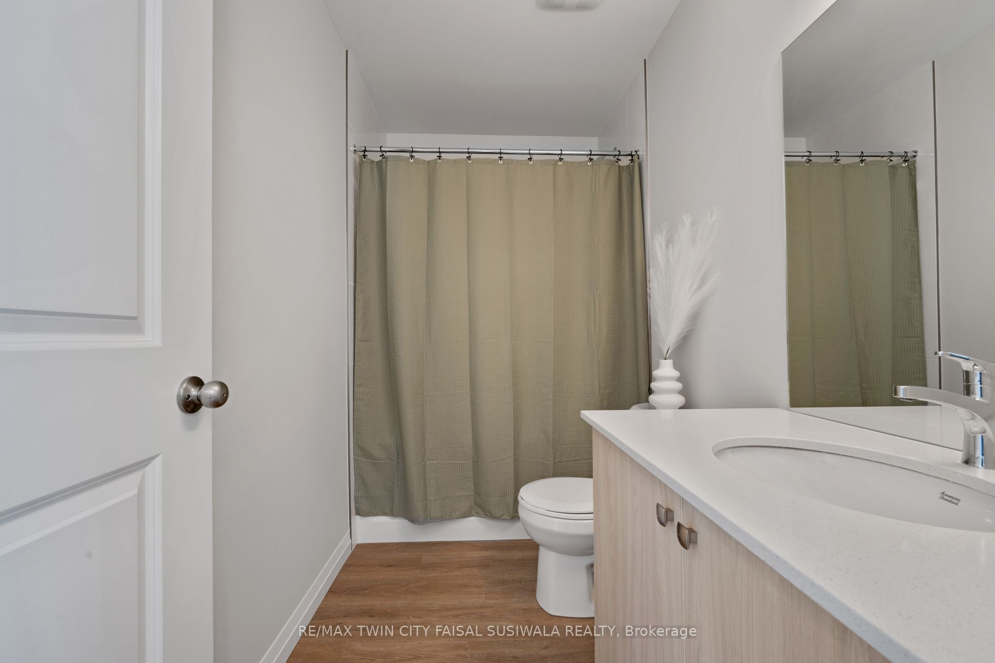 410 Northfield Drive W E5 Property Photo 20