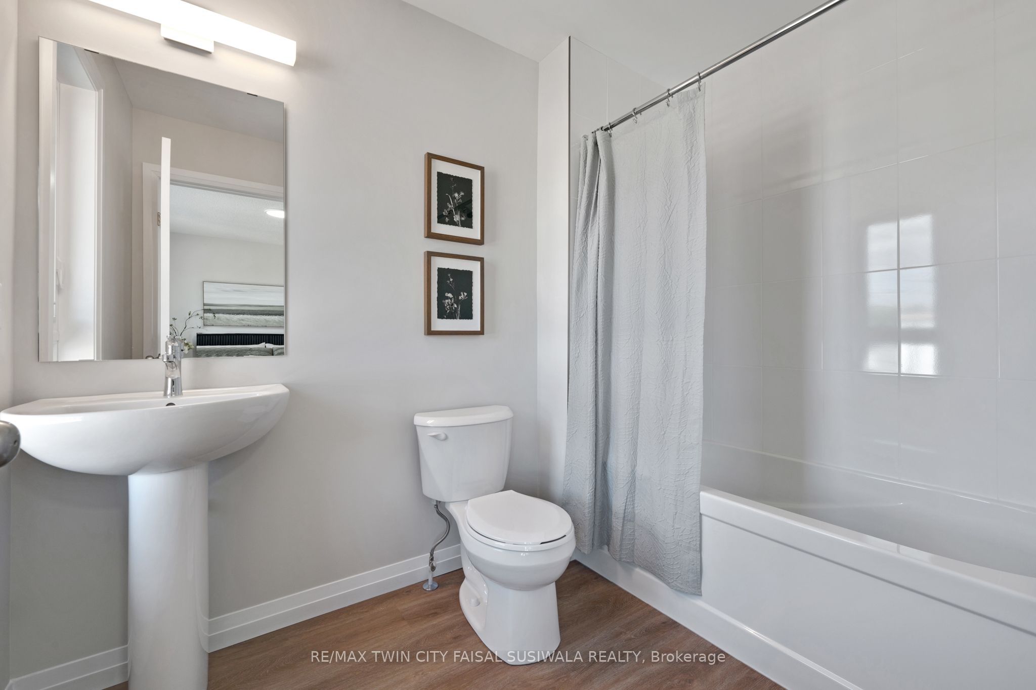 410 Northfield Drive W E5 Property Photo 23
