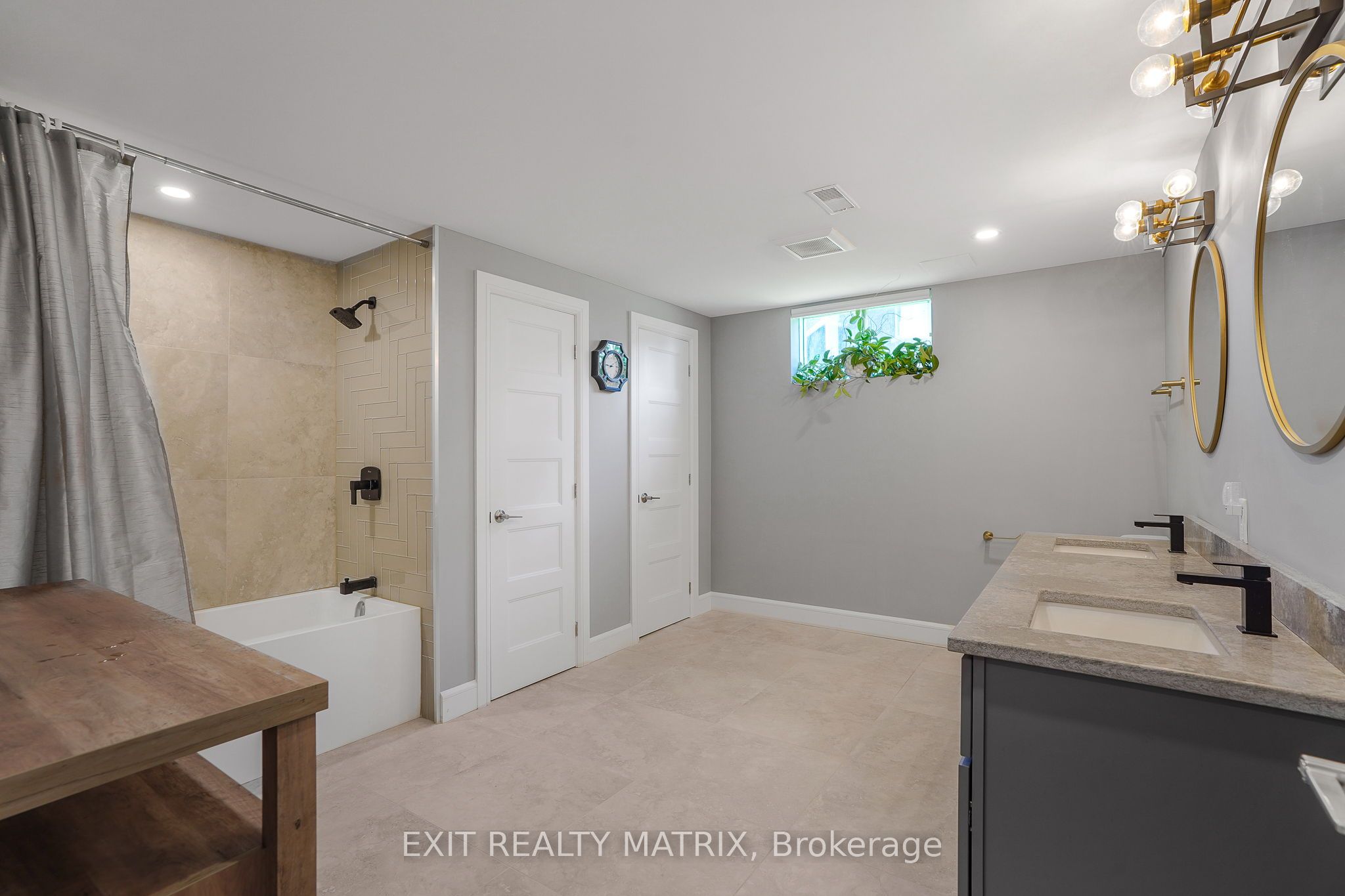 768 Dewhurst Avenue Property Photo 22