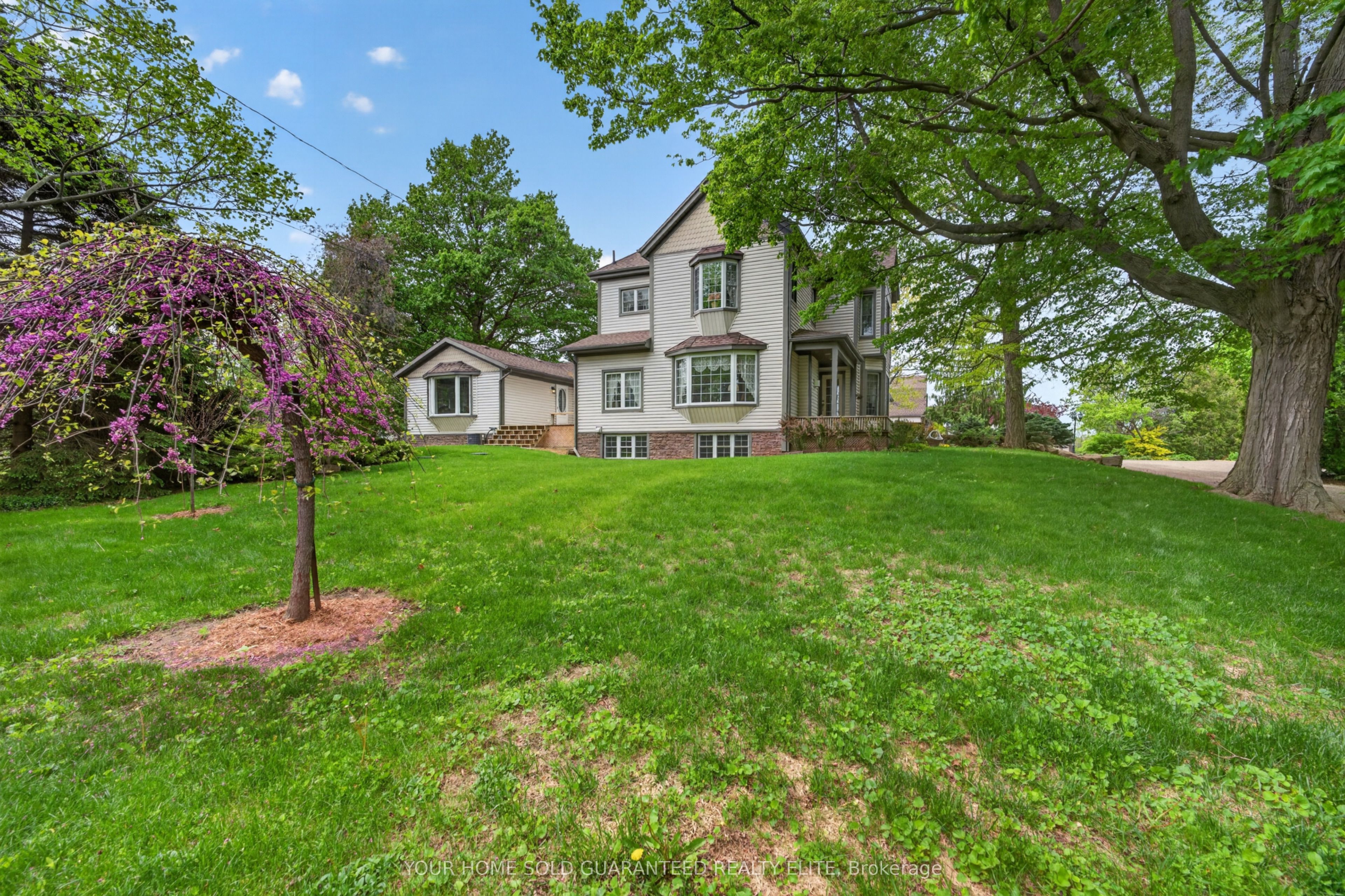 136 Mountain Street Property Photo 4