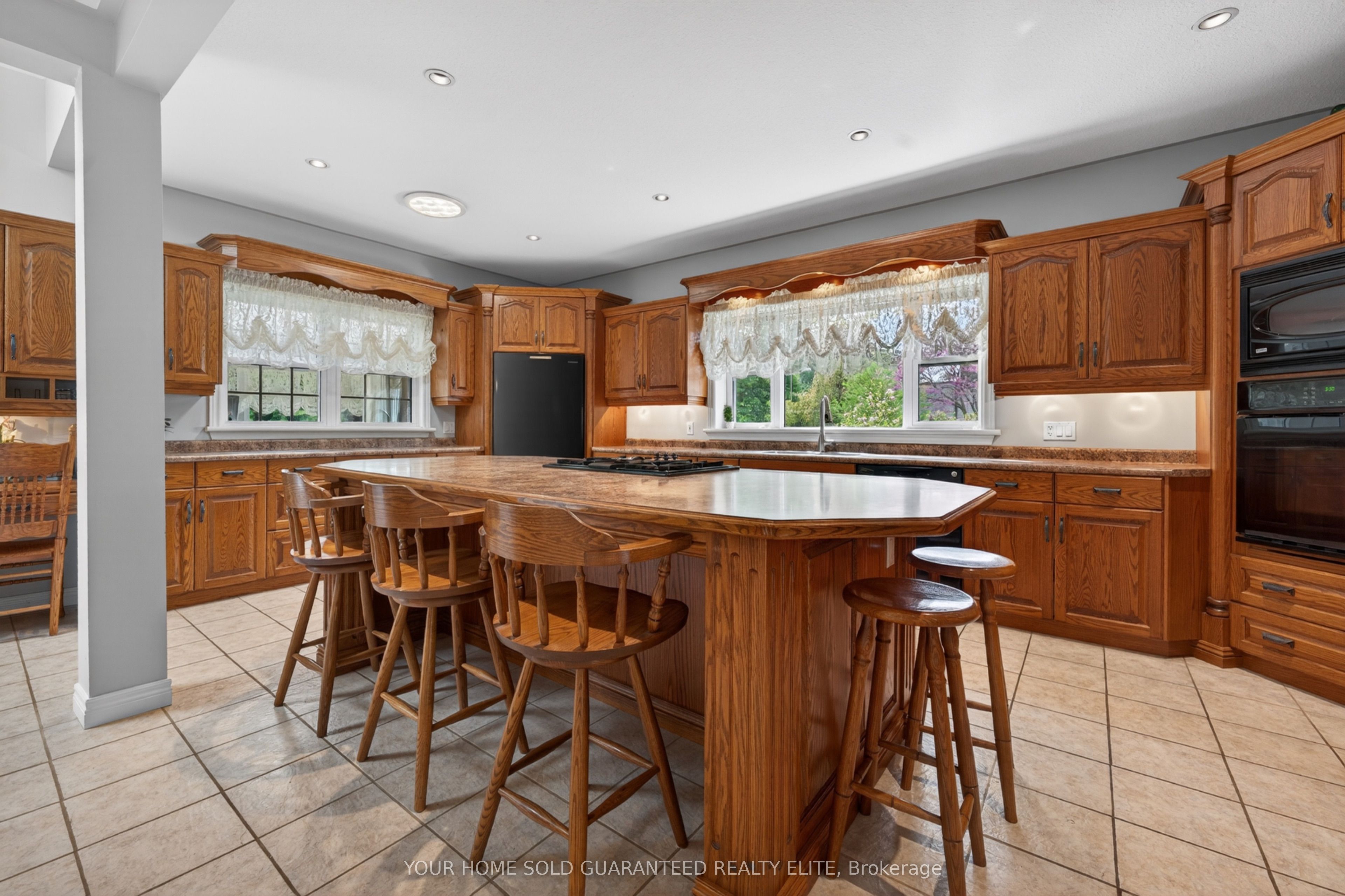 136 Mountain Street Property Photo 9