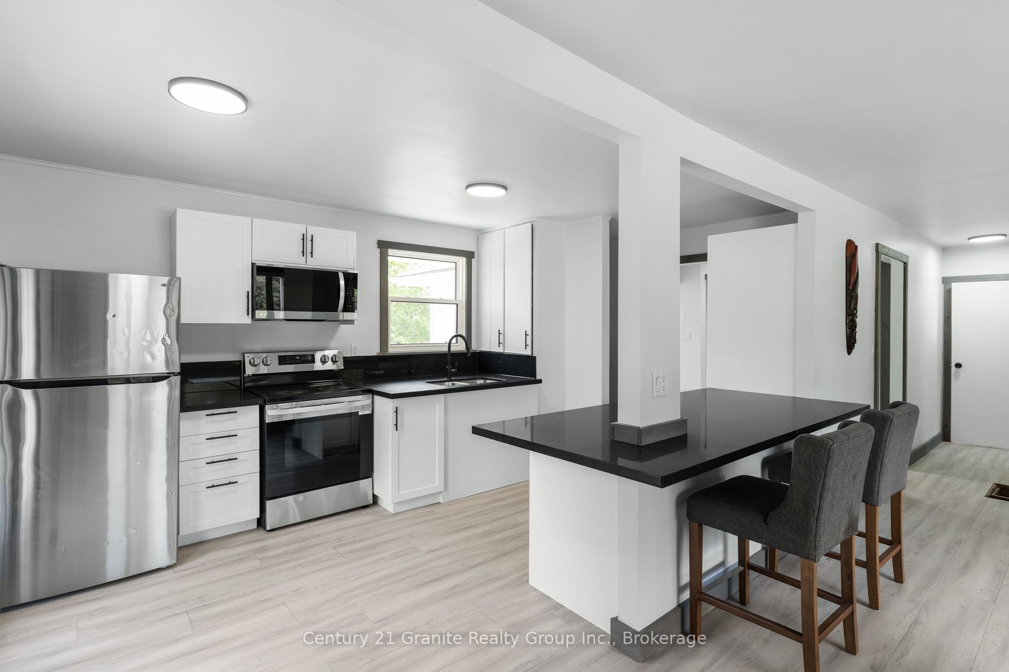86 Water Street Property Photo 6