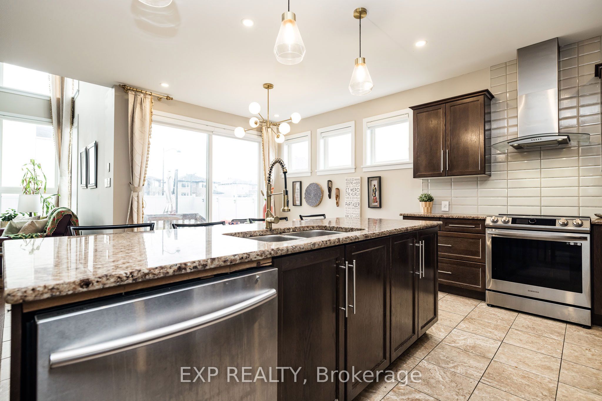 119 Riddell Street Property Photo 10