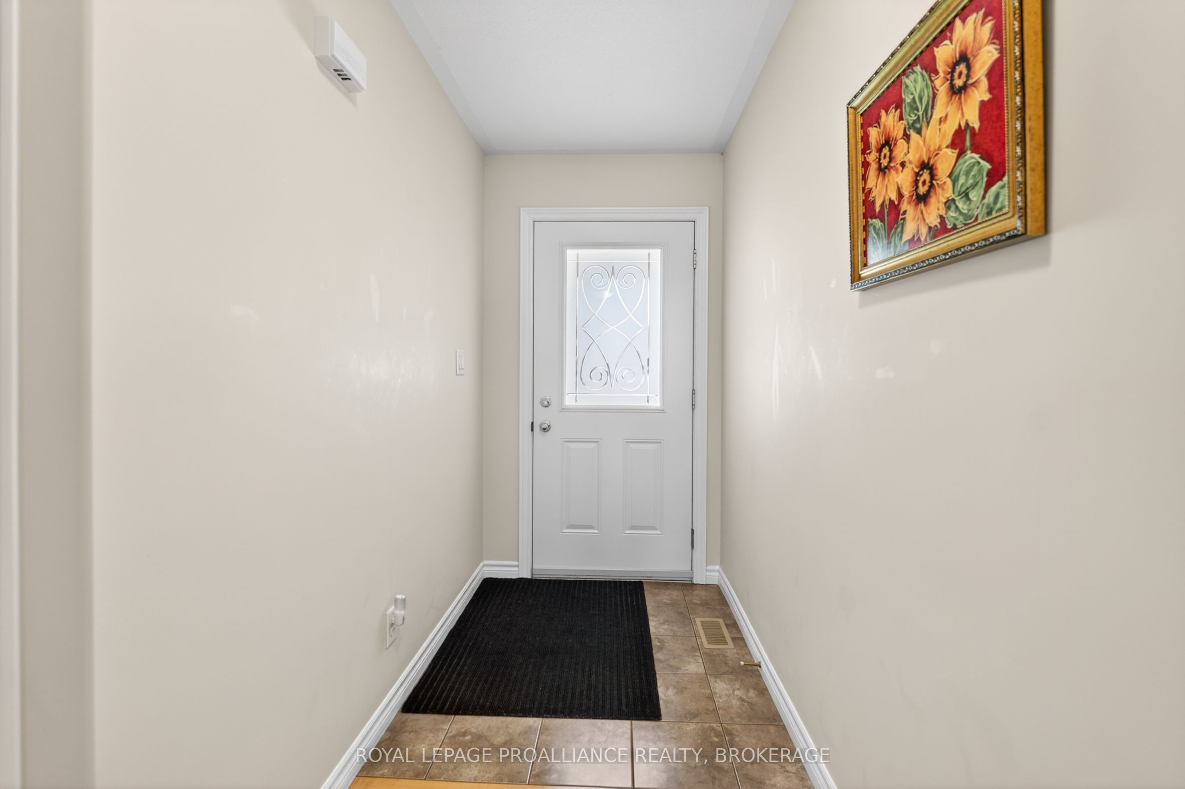 1097 Crossfield Avenue Property Photo 6