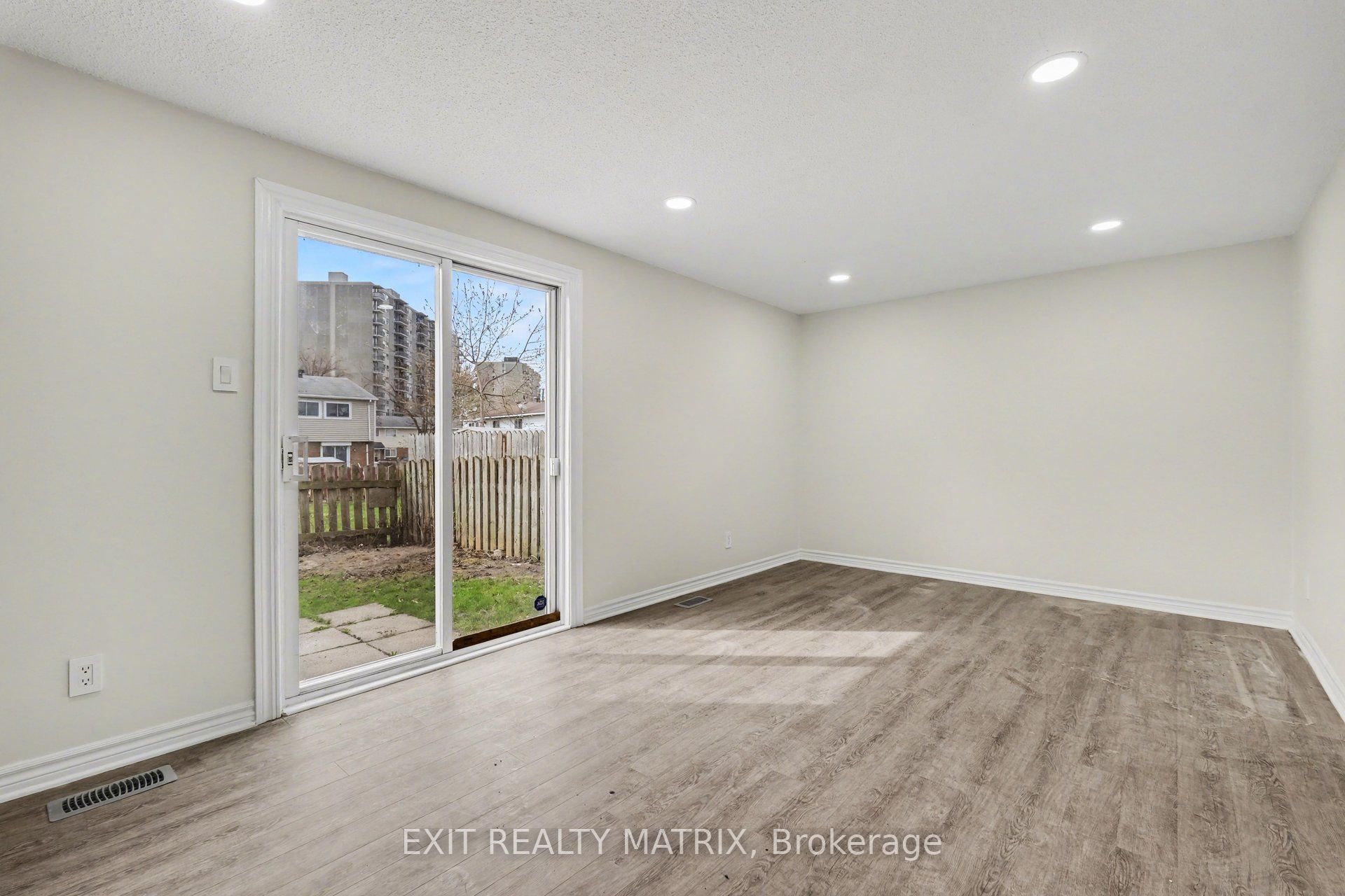 1468 Heatherington Road B Property Photo 6