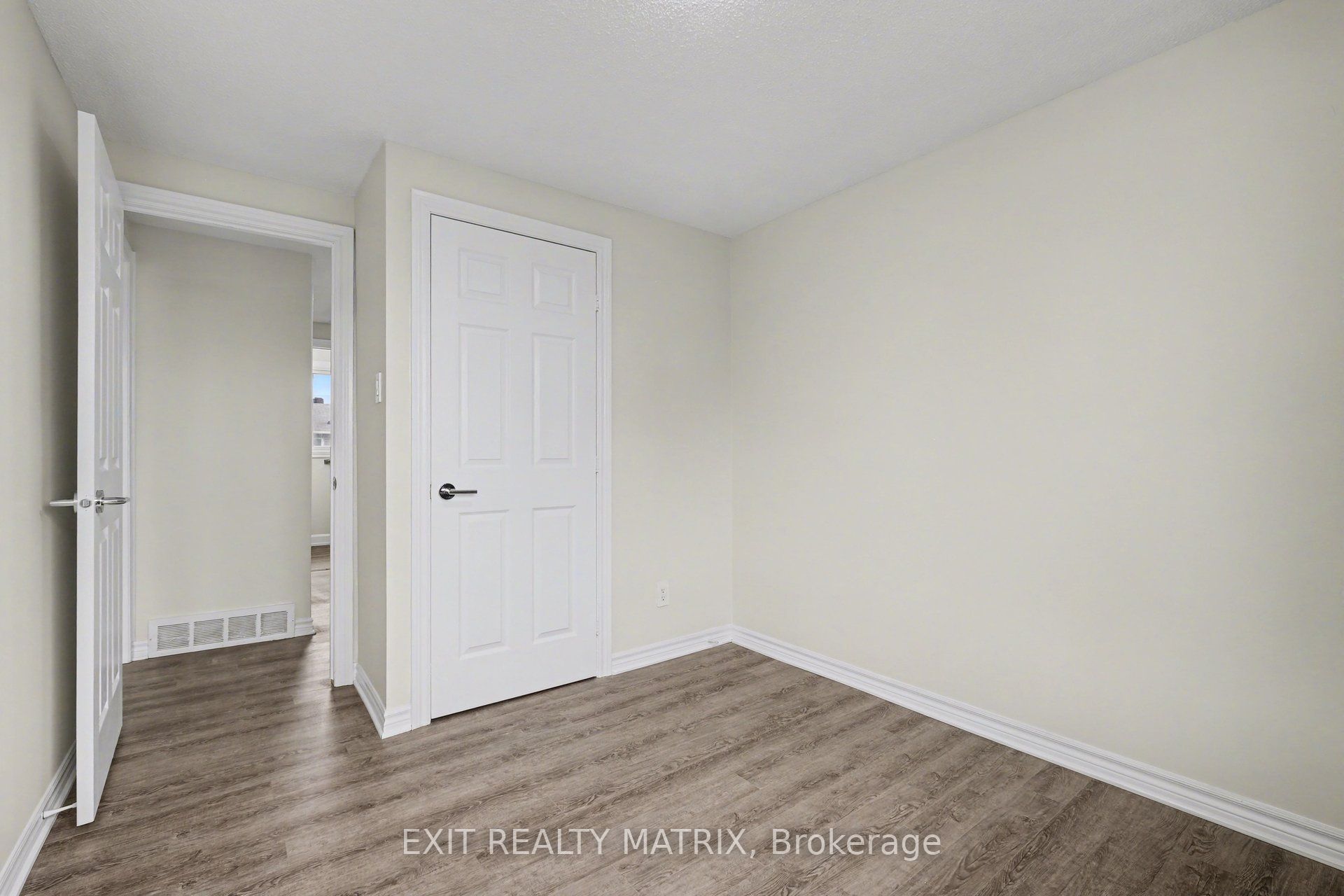 1468 Heatherington Road B Property Photo 19