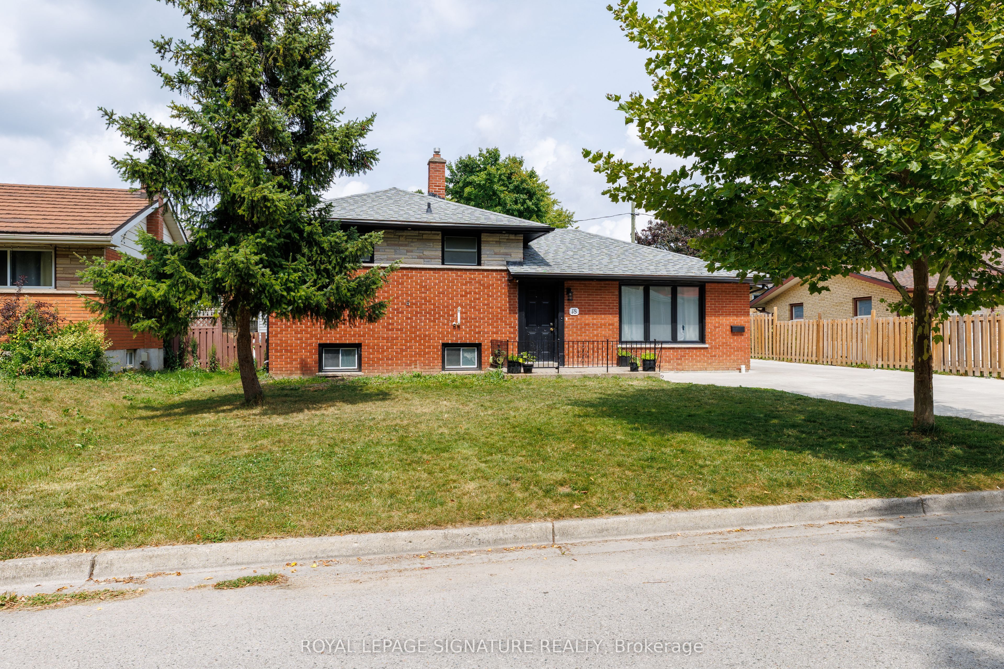 18 Silverdale Crescent Property Photo 2