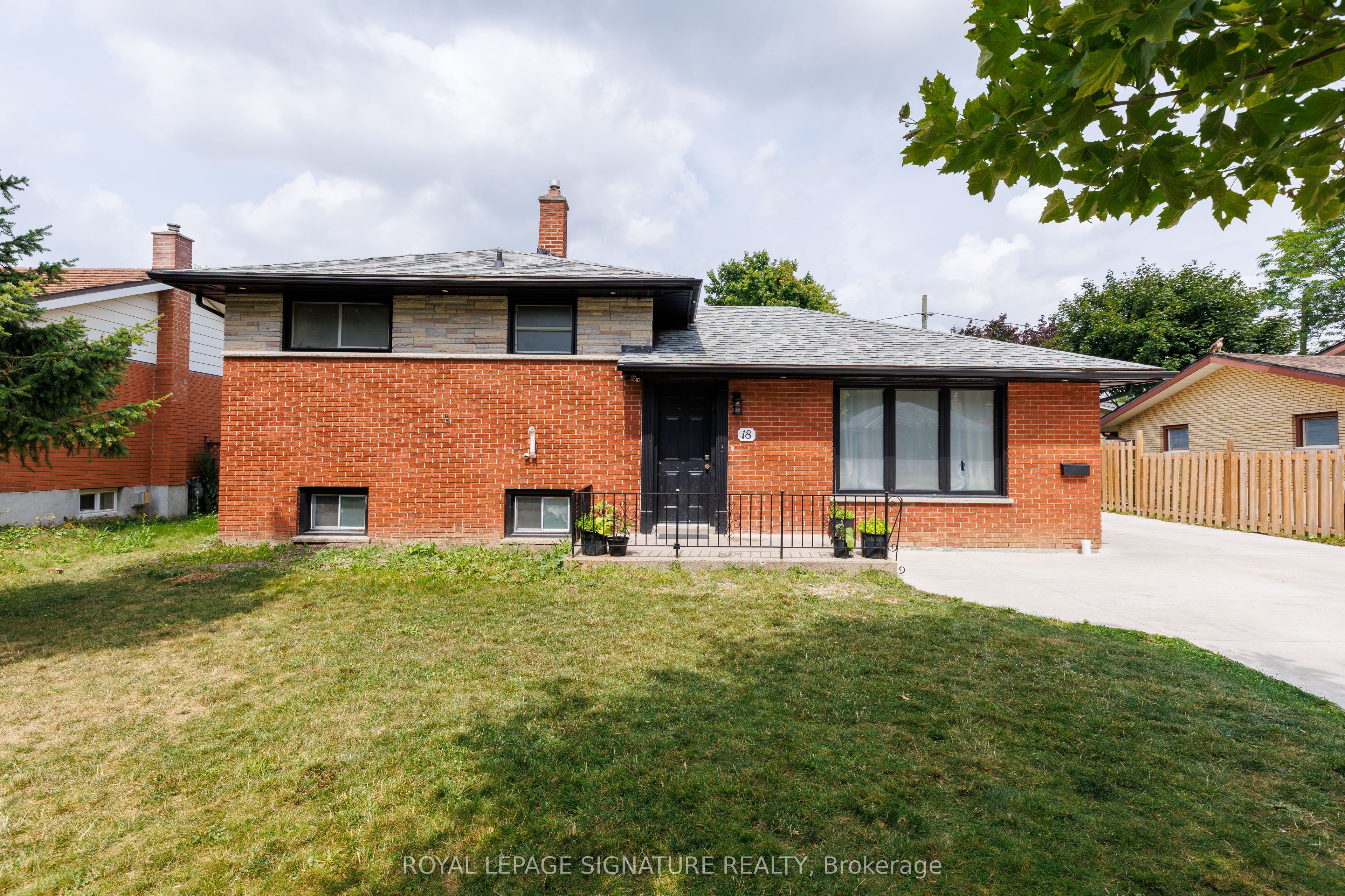 18 Silverdale Crescent Property Photo 3