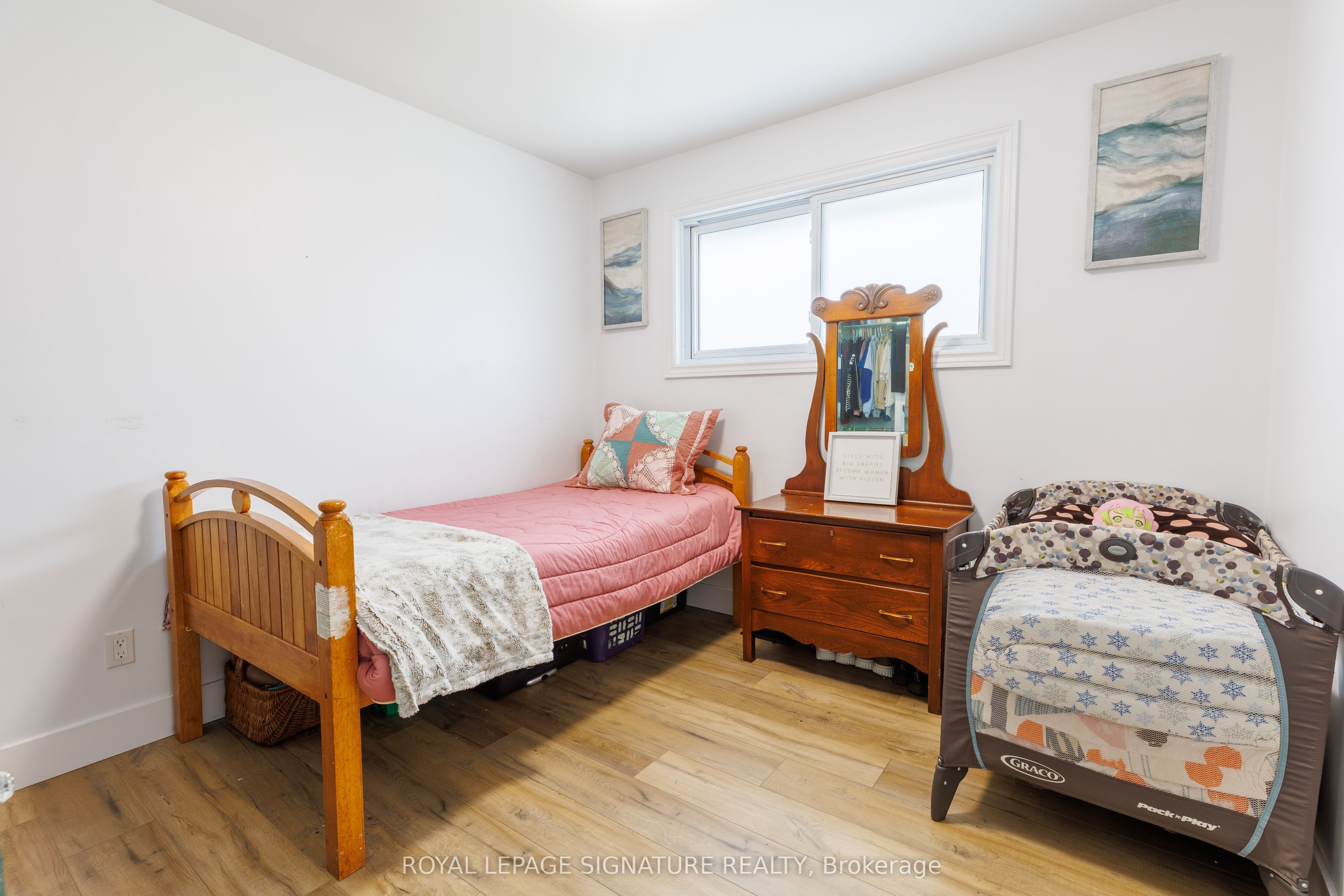 18 Silverdale Crescent Property Photo 15