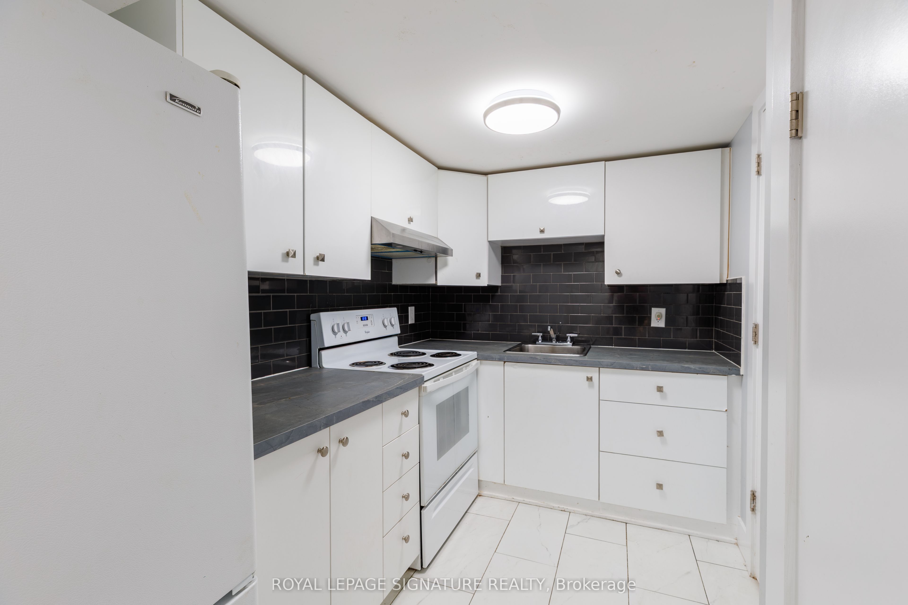 18 Silverdale Crescent Property Photo 29