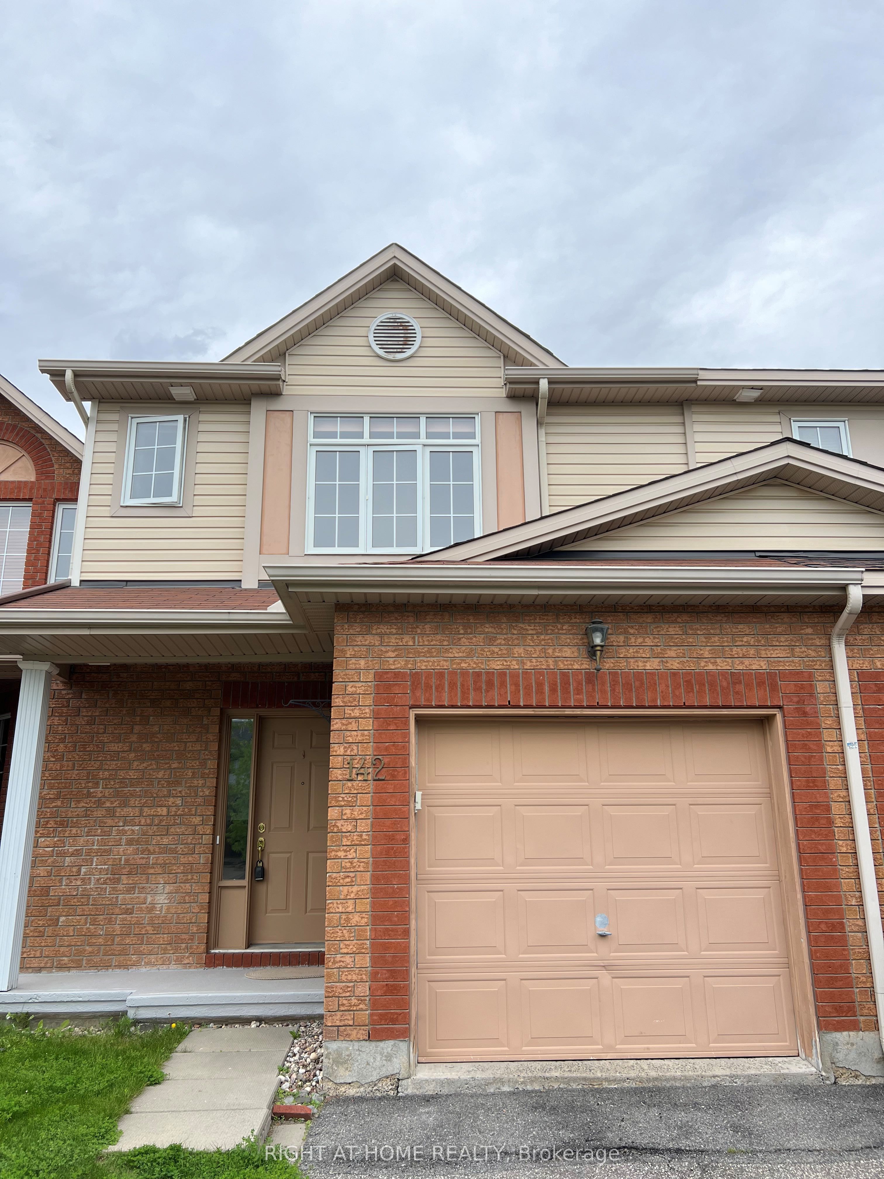 142 Lilibet Crescent E Property Photo 2