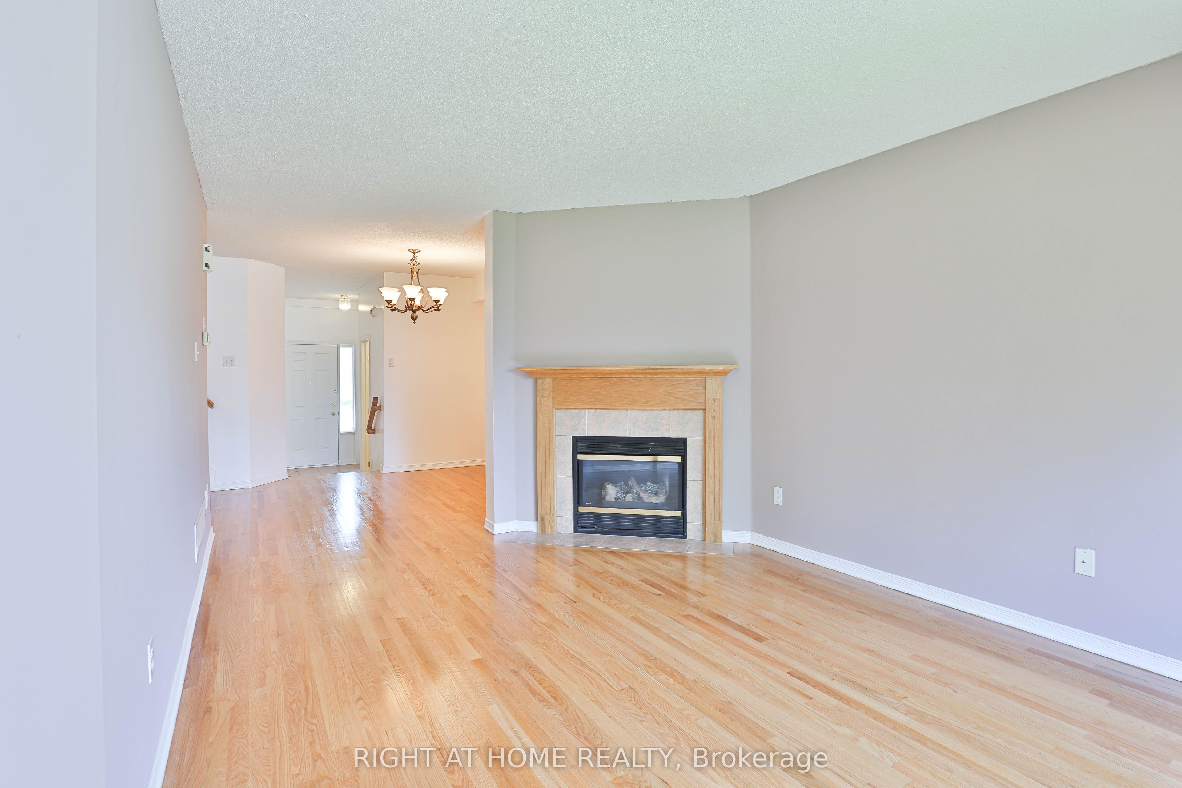 142 Lilibet Crescent E Property Photo 8