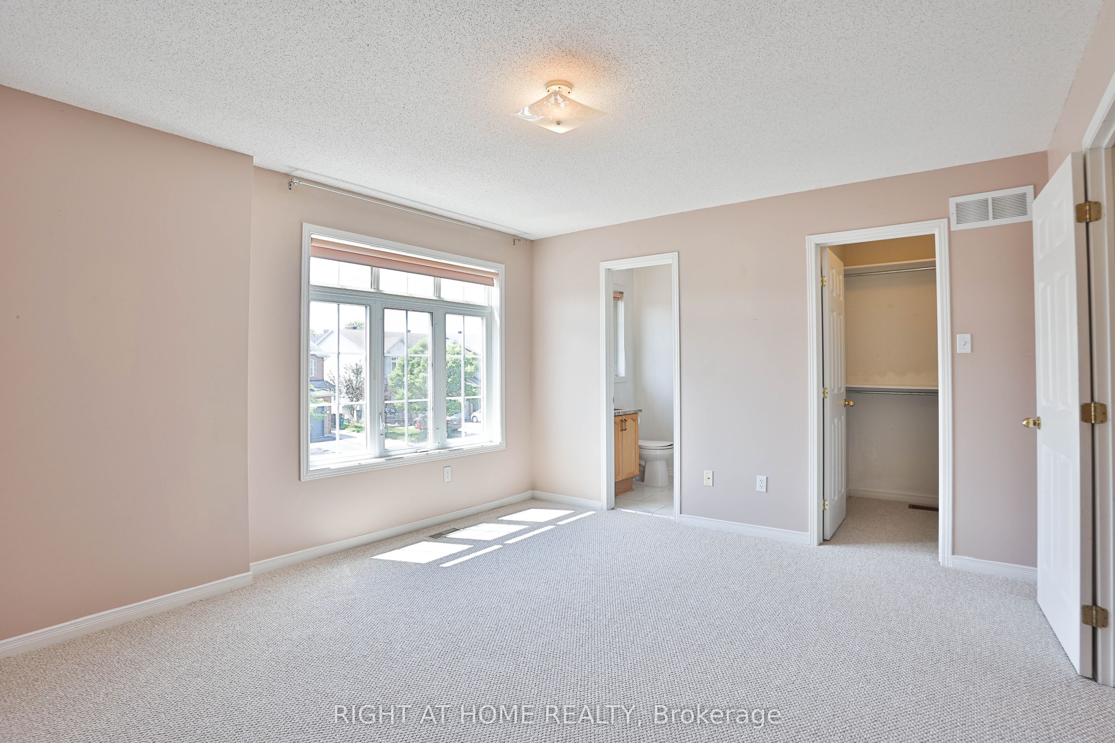 142 Lilibet Crescent E Property Photo 14