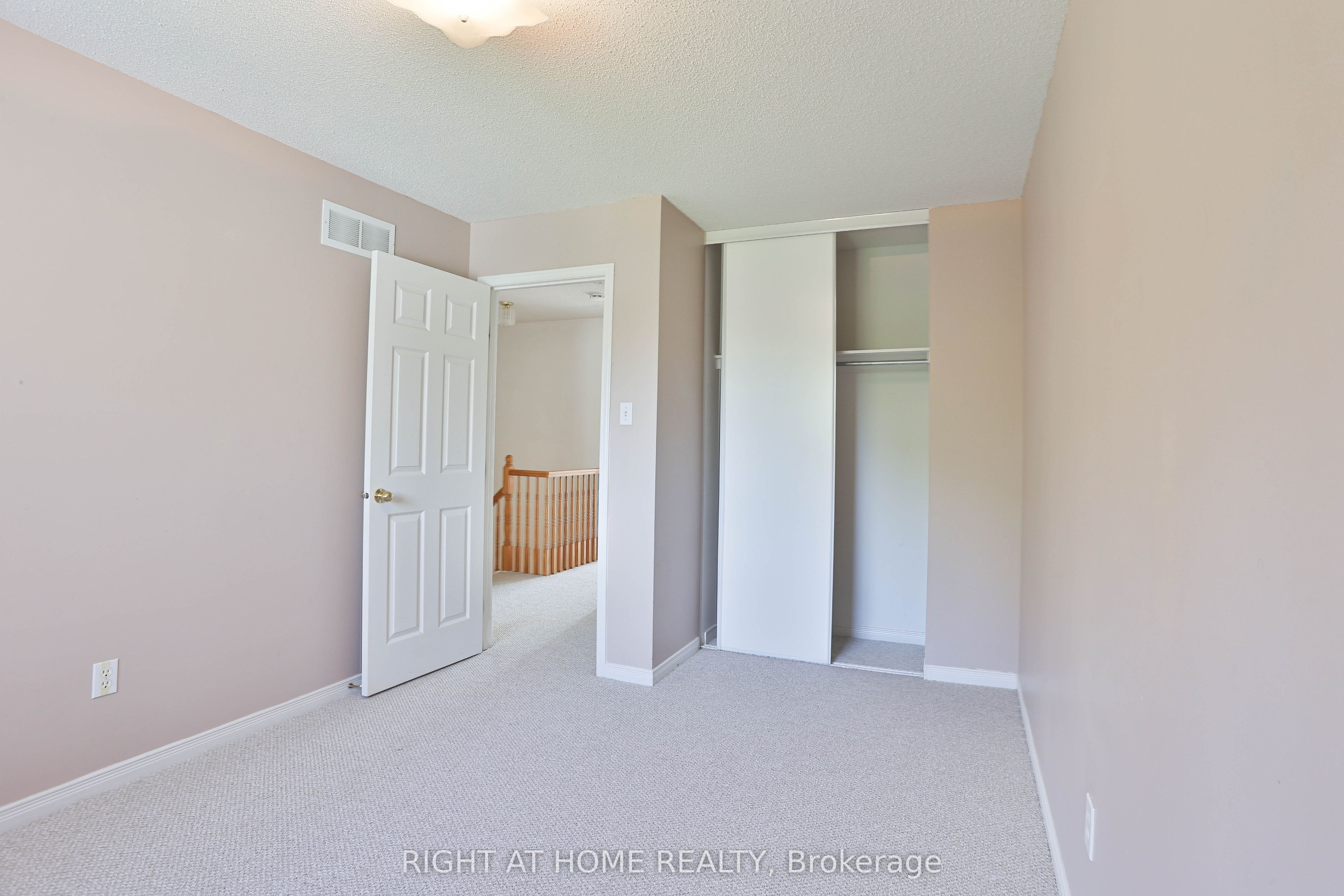 142 Lilibet Crescent E Property Photo 17