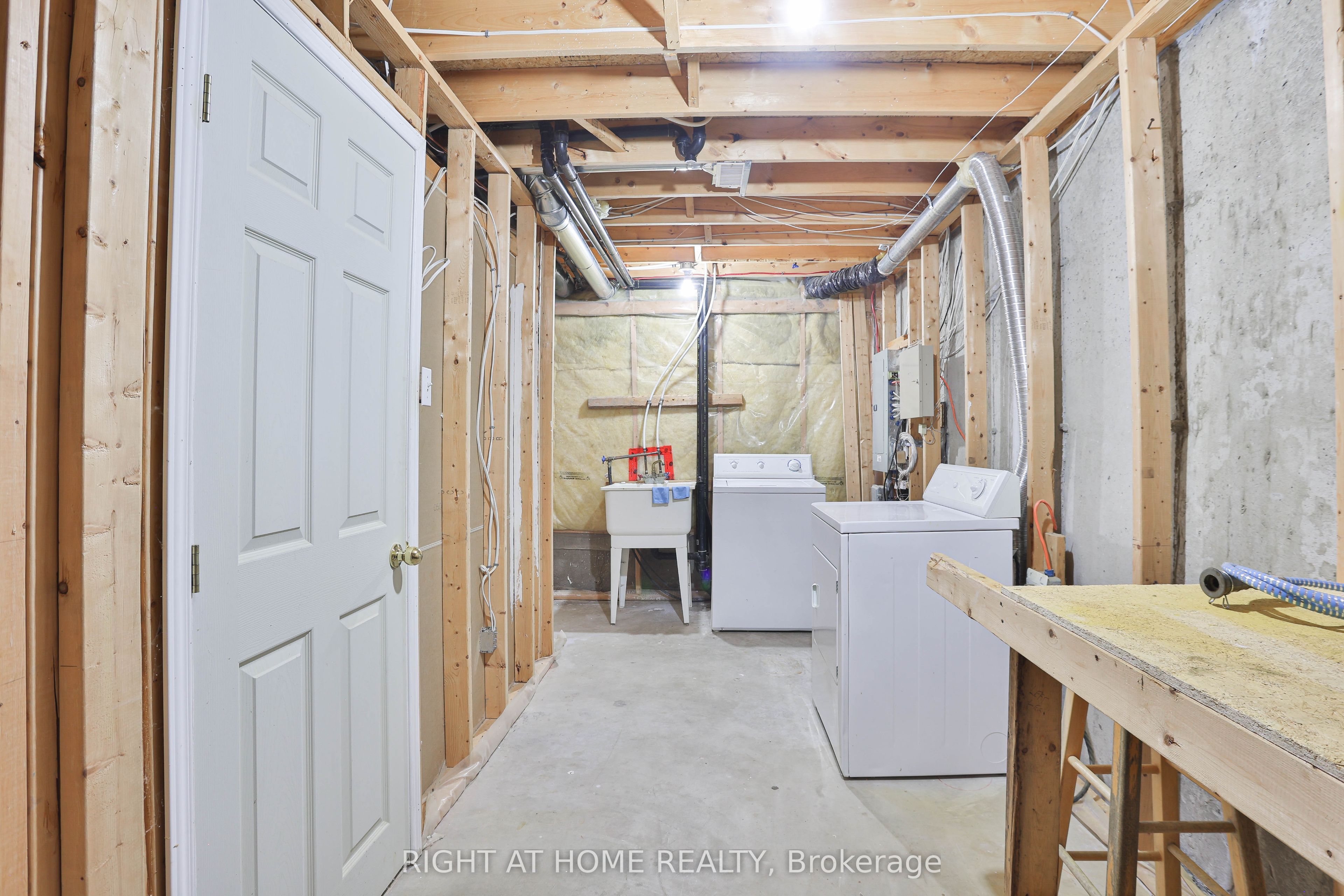 142 Lilibet Crescent E Property Photo 23