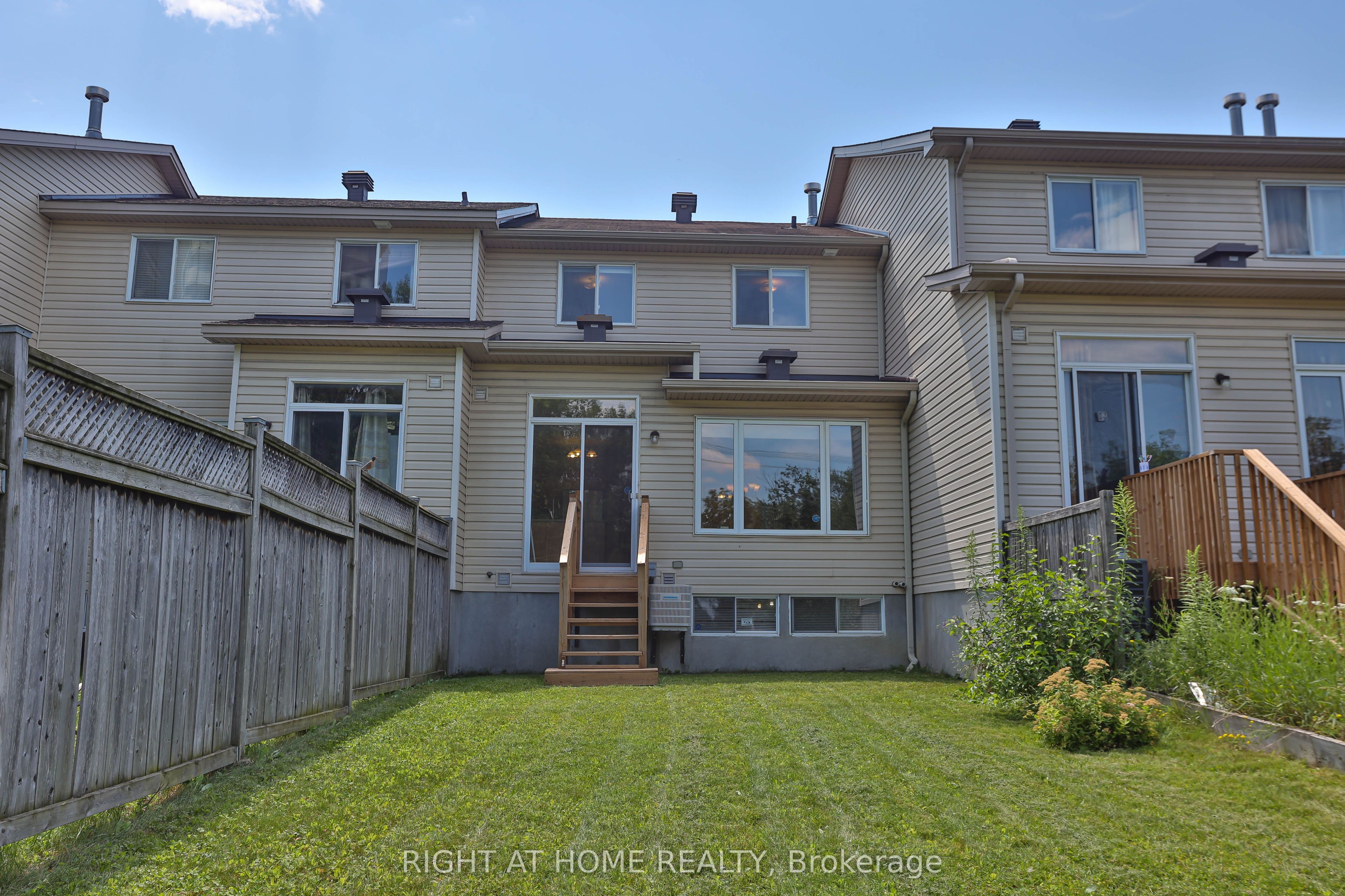 142 Lilibet Crescent E Property Photo 27