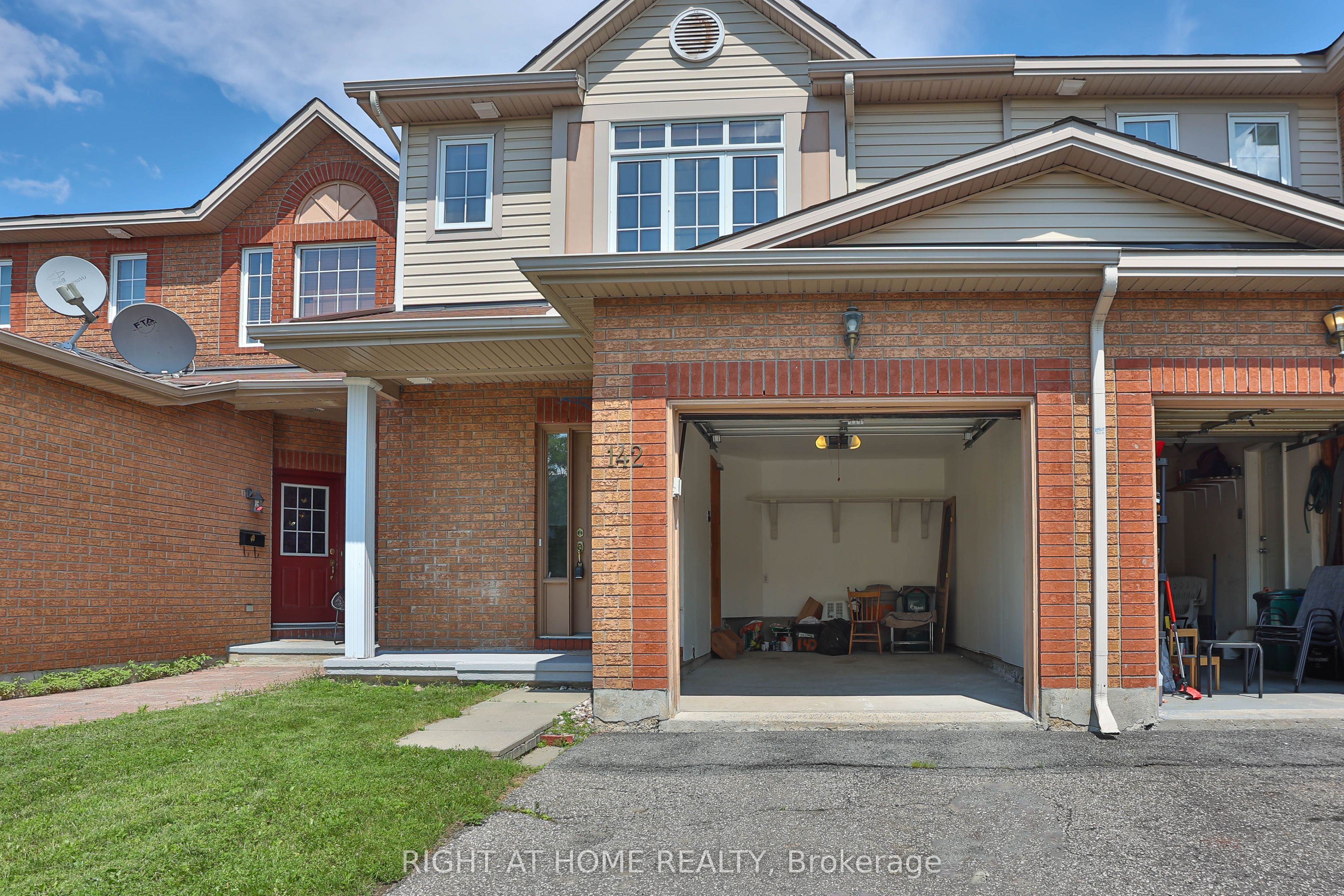 142 Lilibet Crescent E Property Photo 30