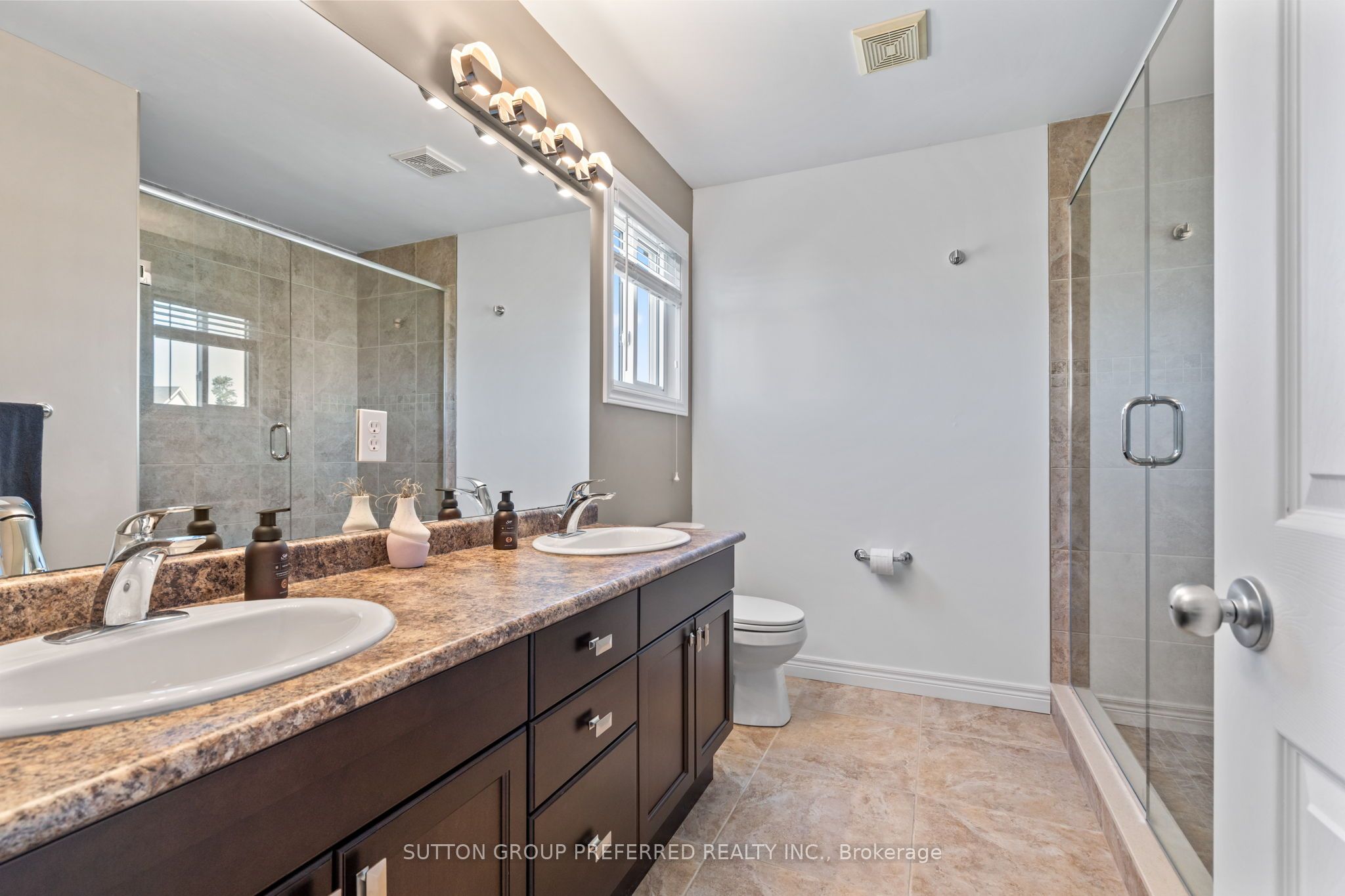 1076 Silverfox Drive Property Photo 23