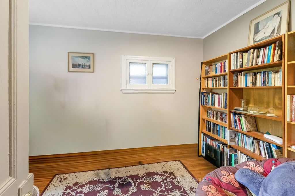 100 Wentworth Street S Property Photo 14