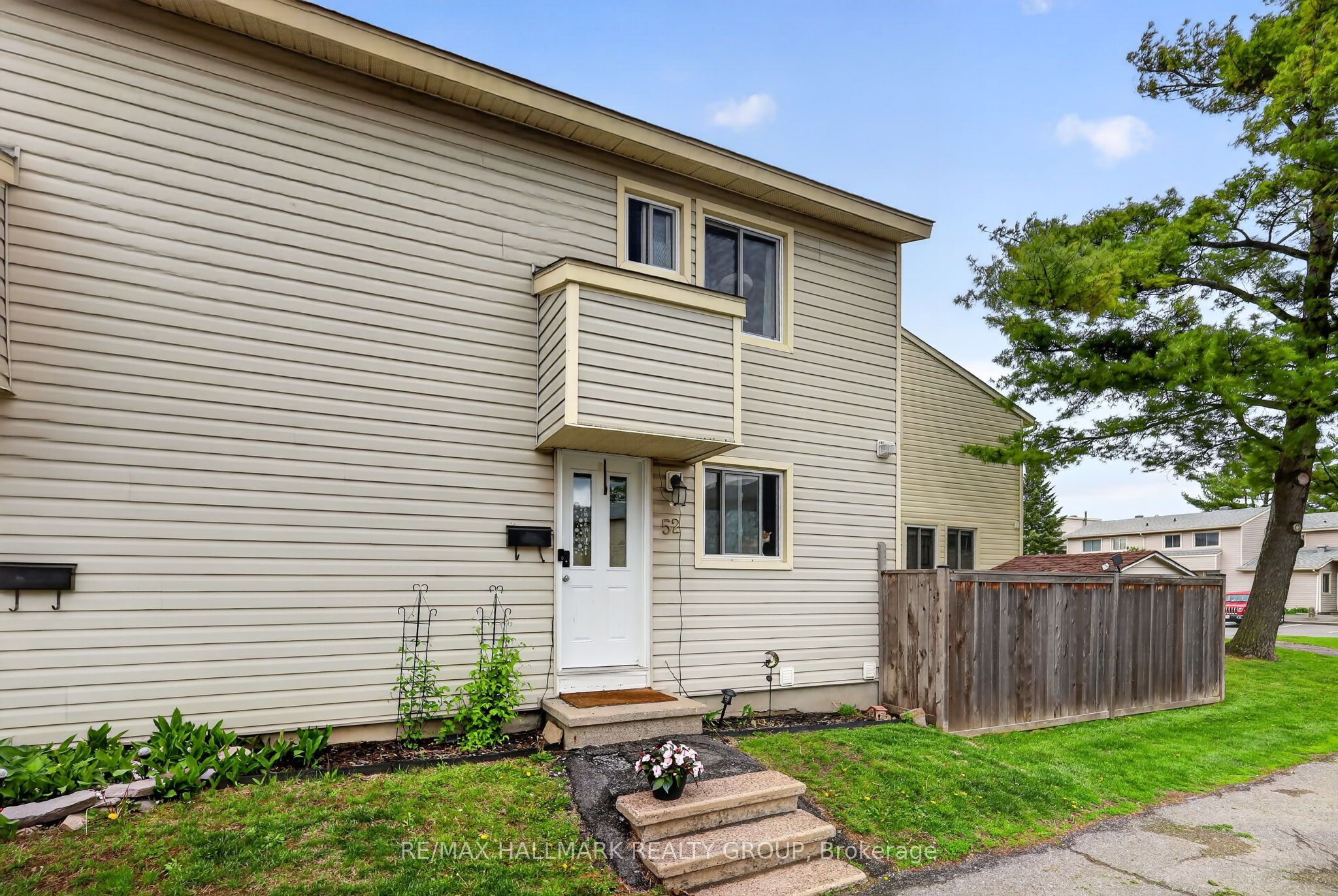 52 Thistledown Court Property Photo 2