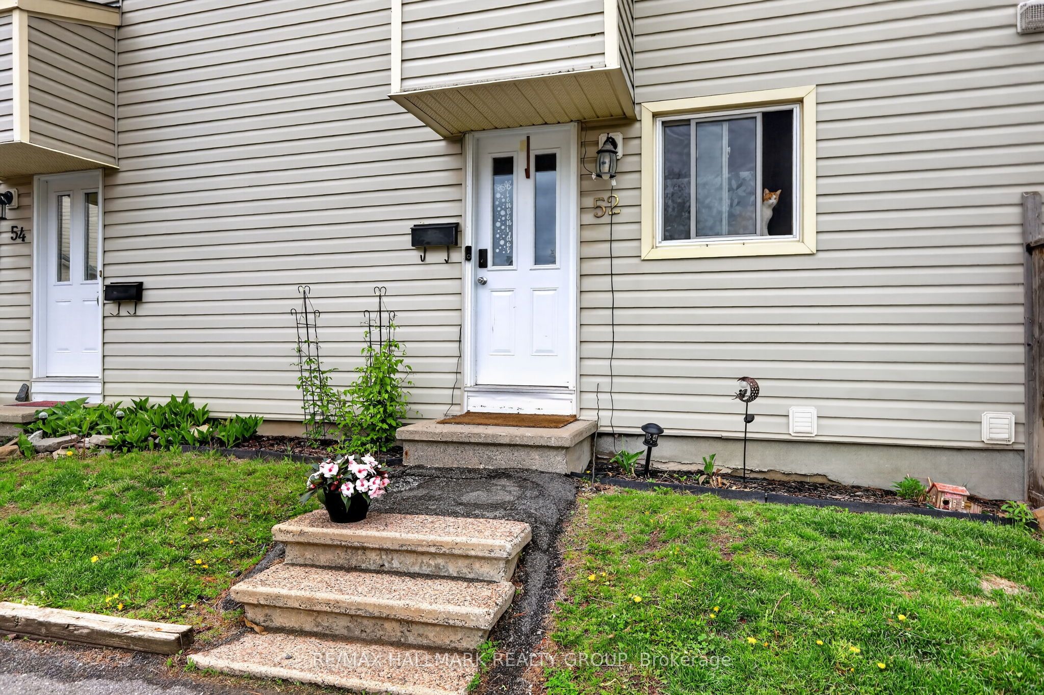52 Thistledown Court Property Photo 3