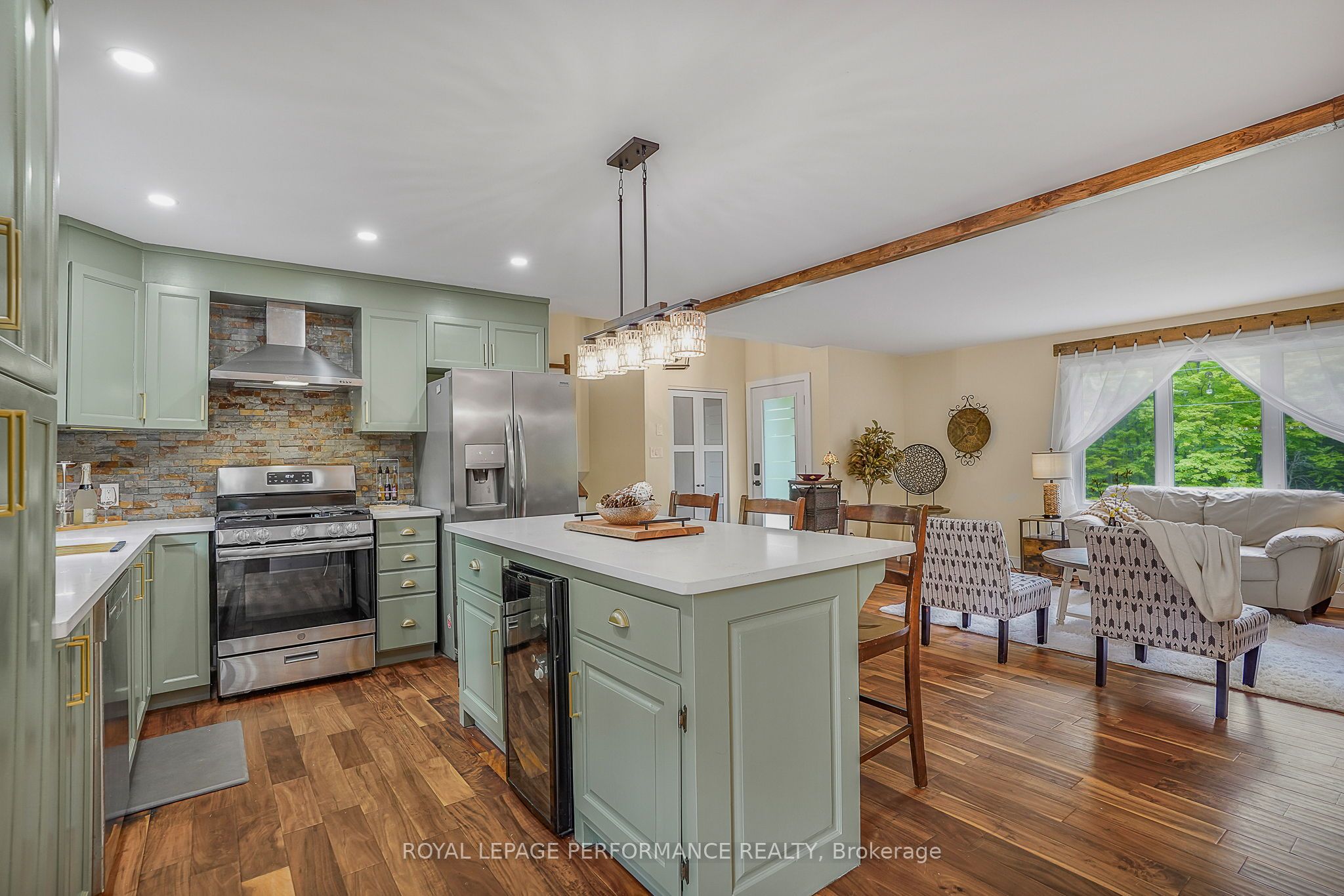 1420 Lacroix Road Property Photo 9