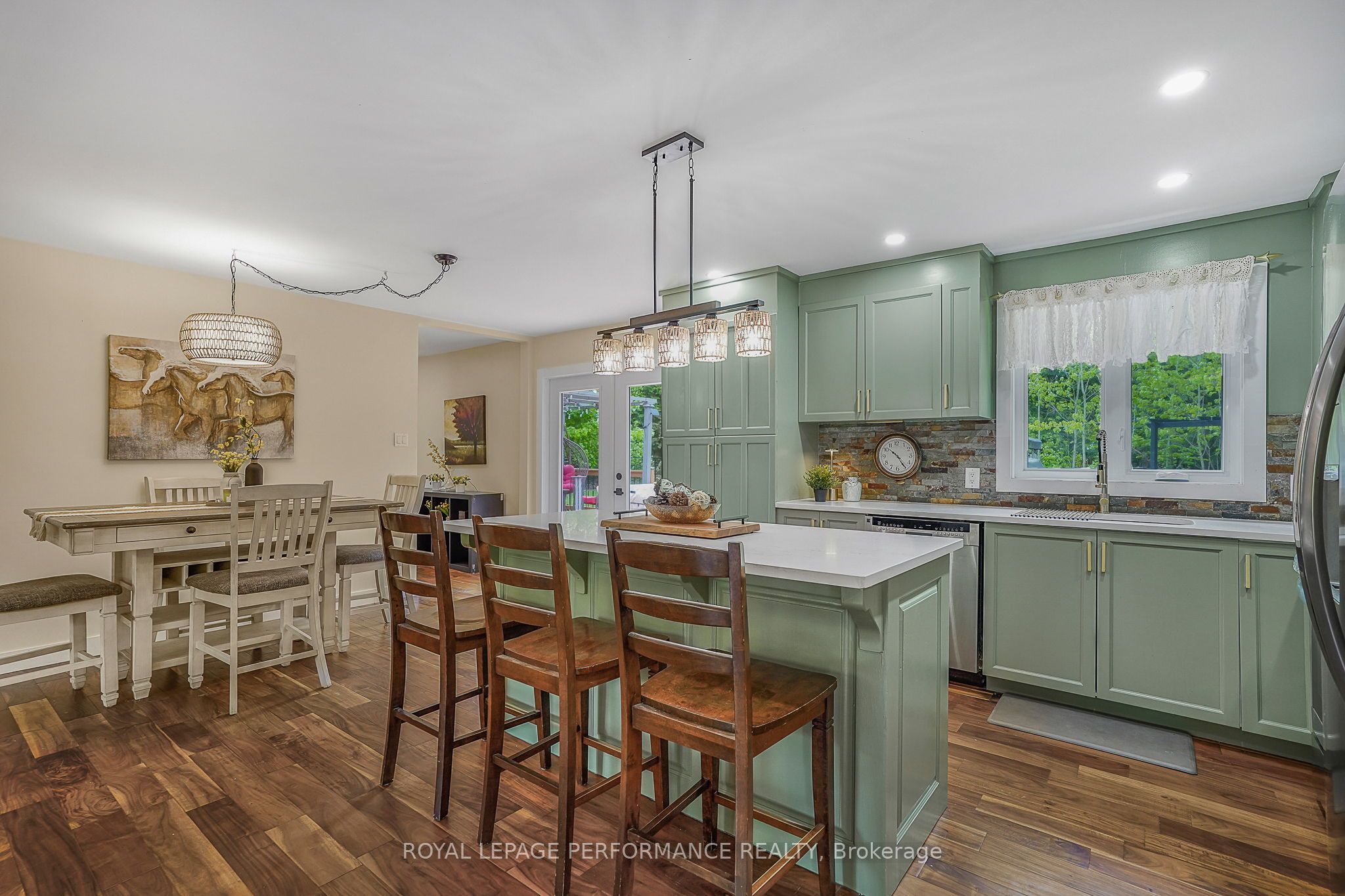 1420 Lacroix Road Property Photo 11