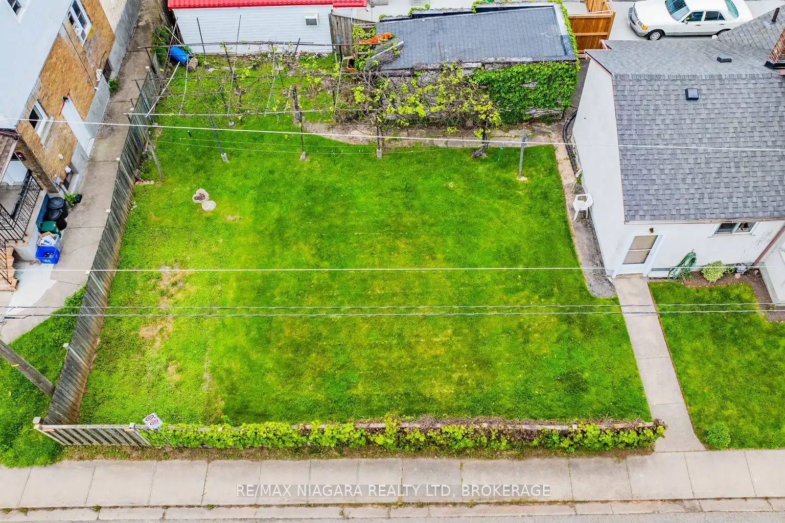 5719 Temperance Avenue E Property Photo 3