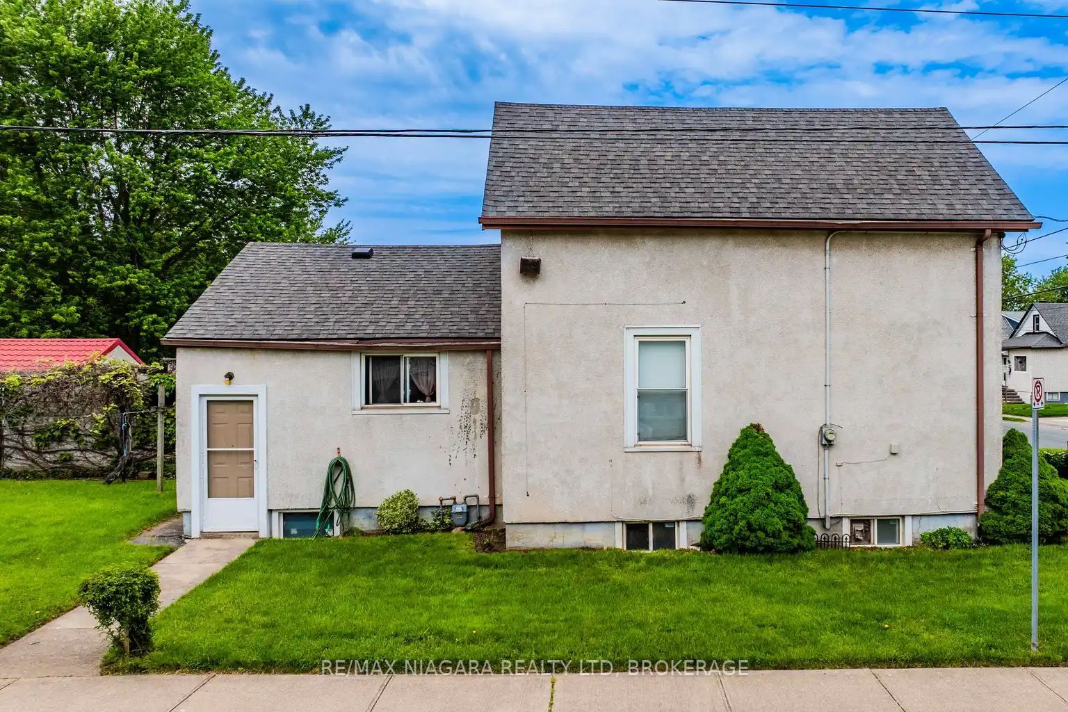 5719 Temperance Avenue E Property Photo 5