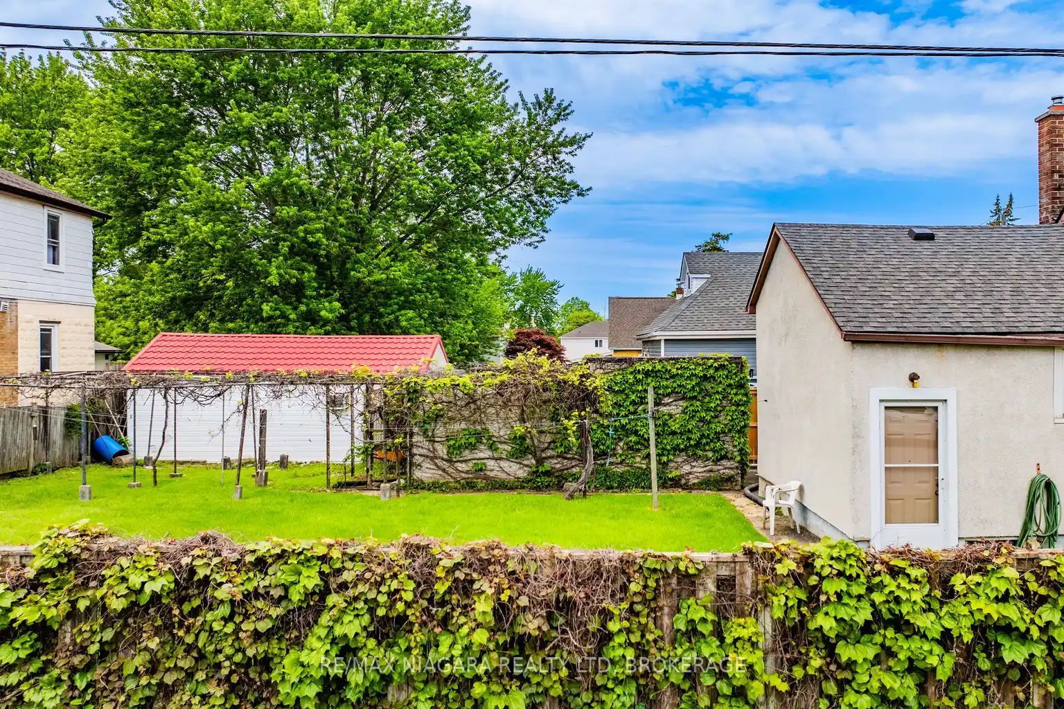 5719 Temperance Avenue E Property Photo 6