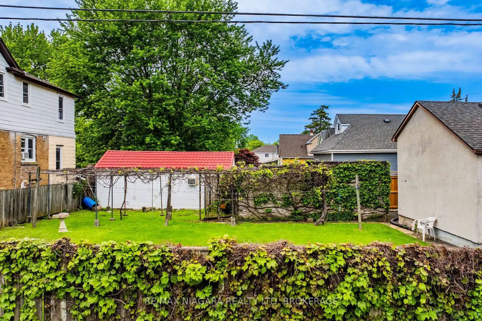 5719 Temperance Avenue E Property Photo 7