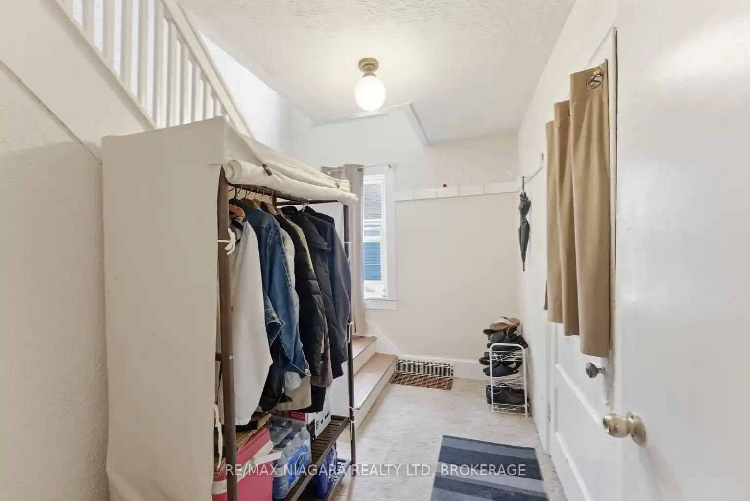 5719 Temperance Avenue E Property Photo 10