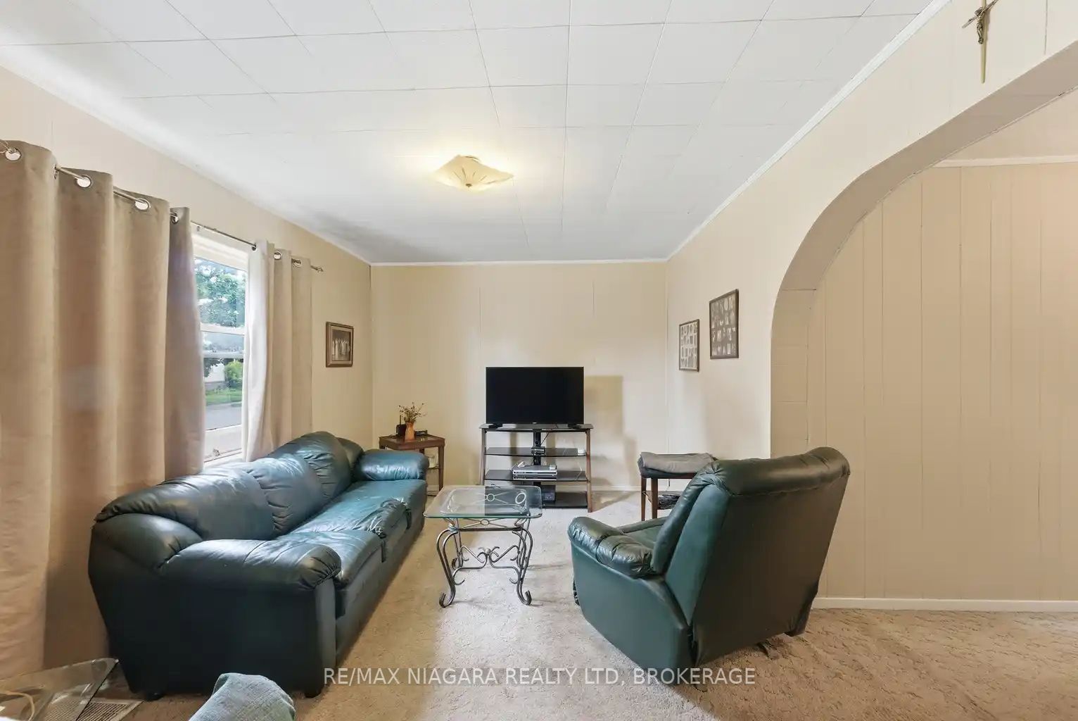 5719 Temperance Avenue E Property Photo 17