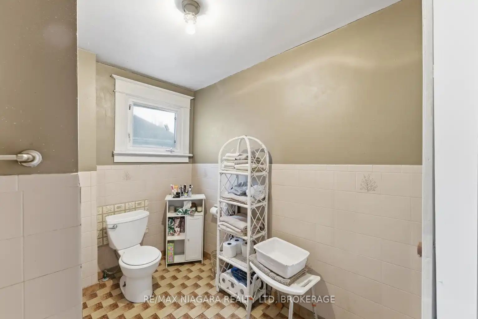 5719 Temperance Avenue E Property Photo 20
