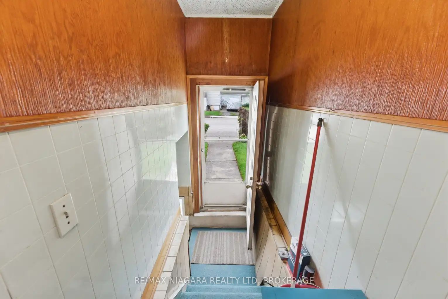 5719 Temperance Avenue E Property Photo 26