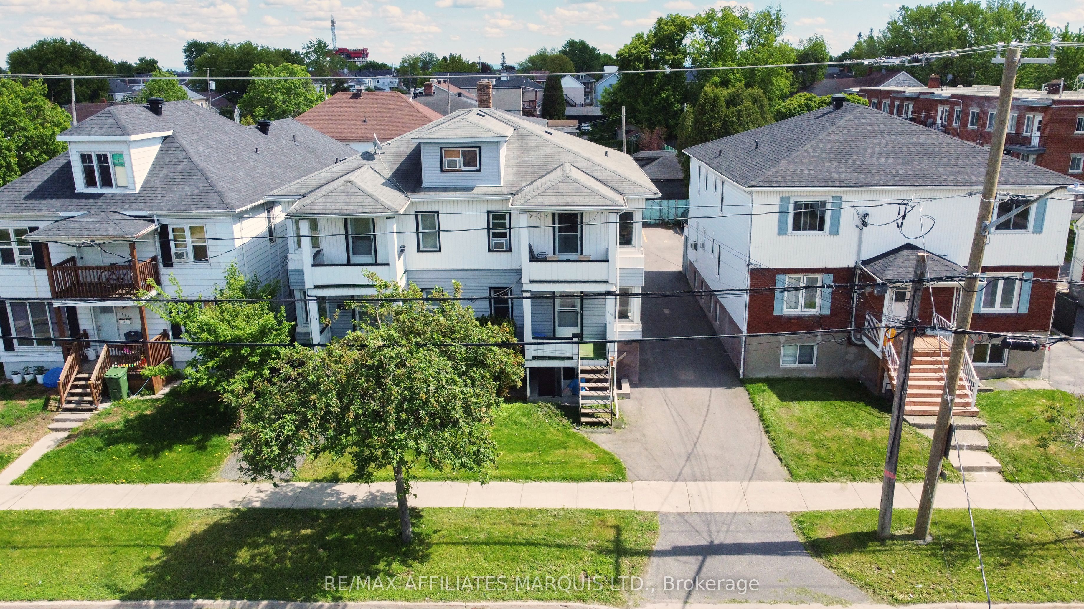 909/911 Second Street E Property Photo 1