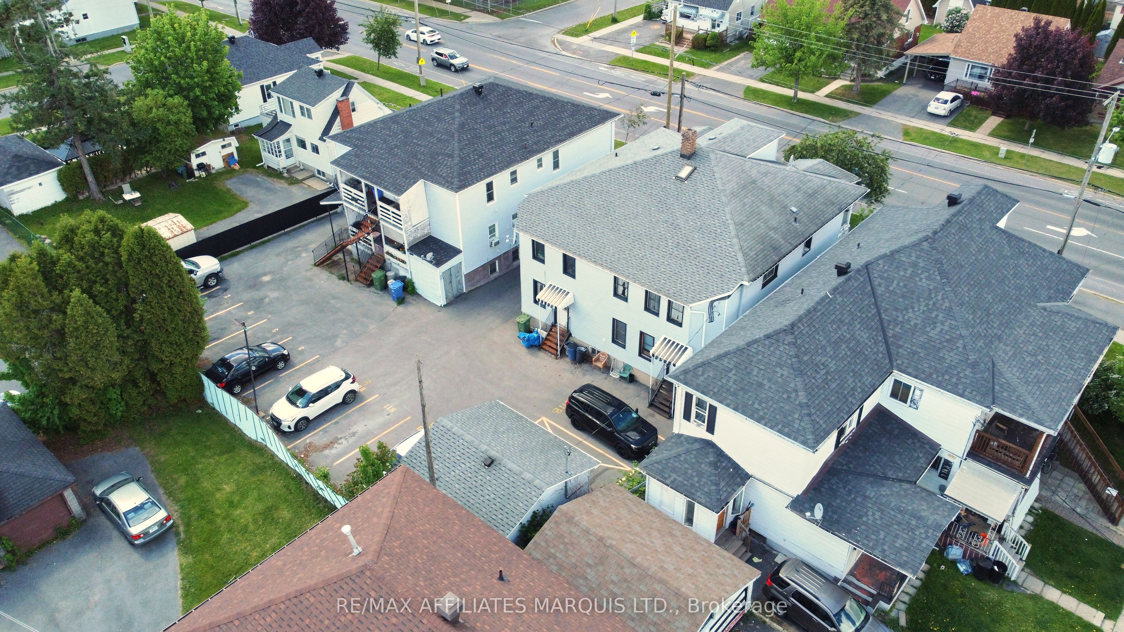 909/911 Second Street E Property Photo 8