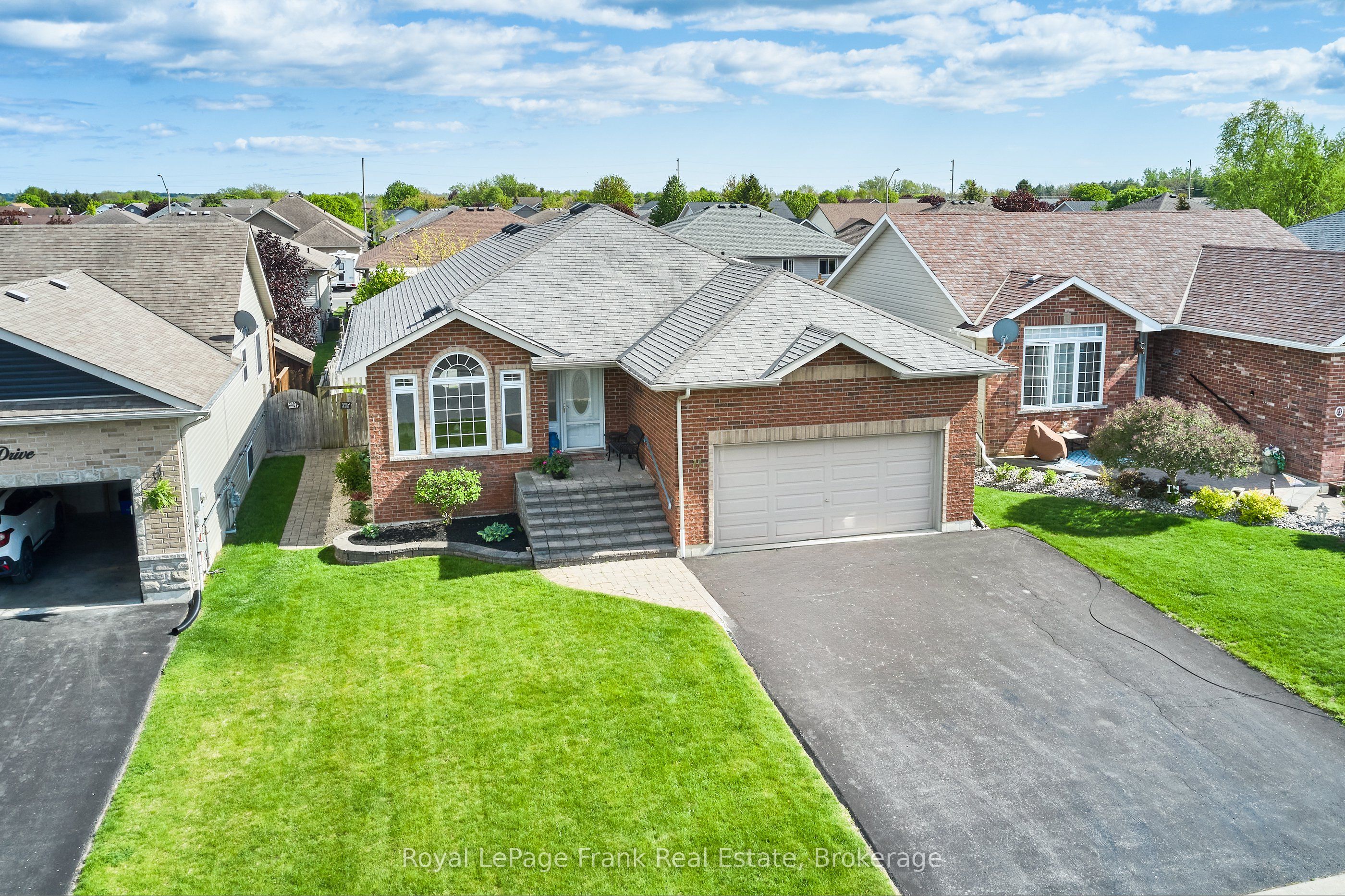 11 Fox Den Drive Property Photo 1