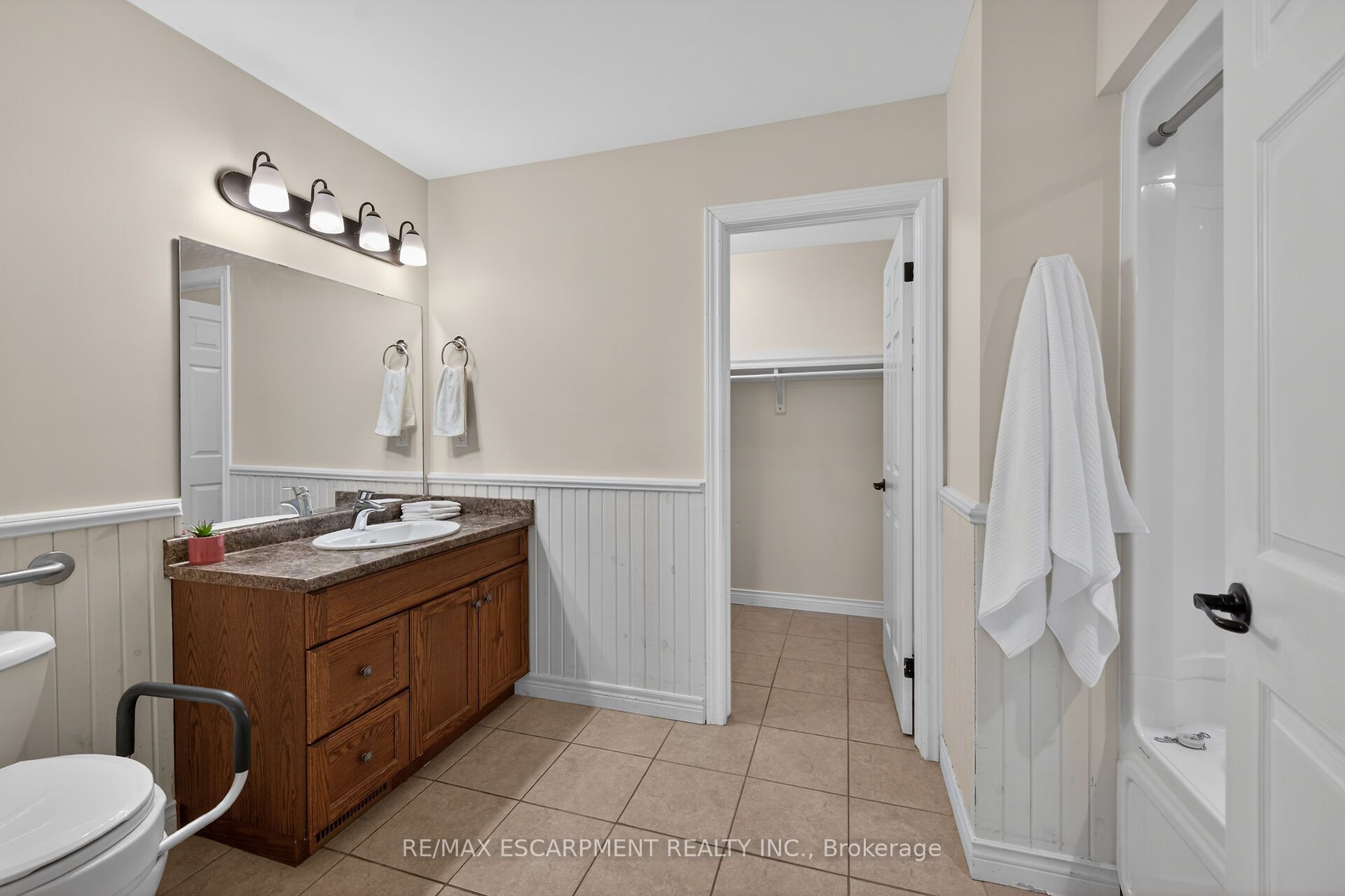 10 Emily Street Property Photo 33