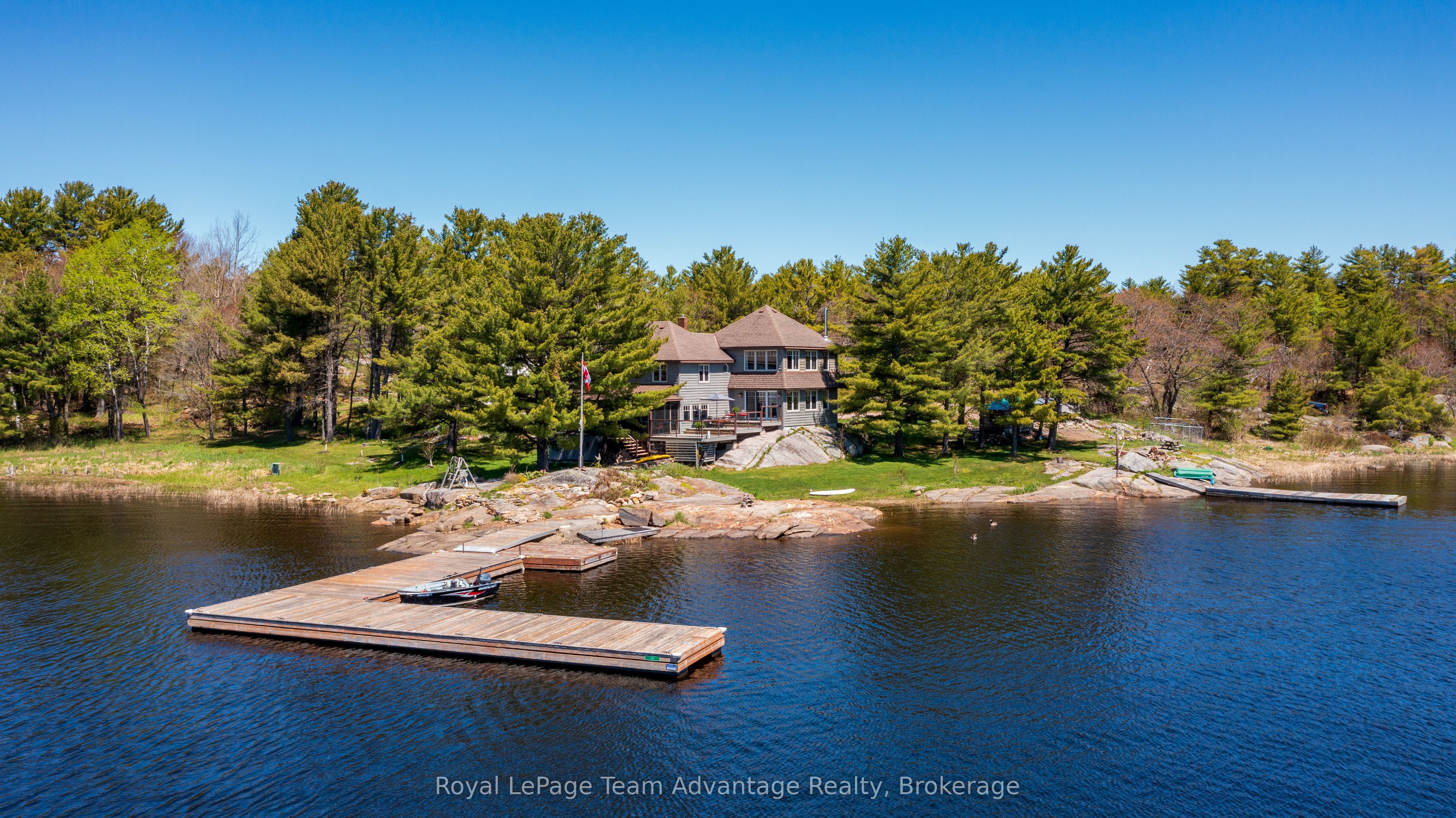 121 Rattlebear Drive Property Photo 1