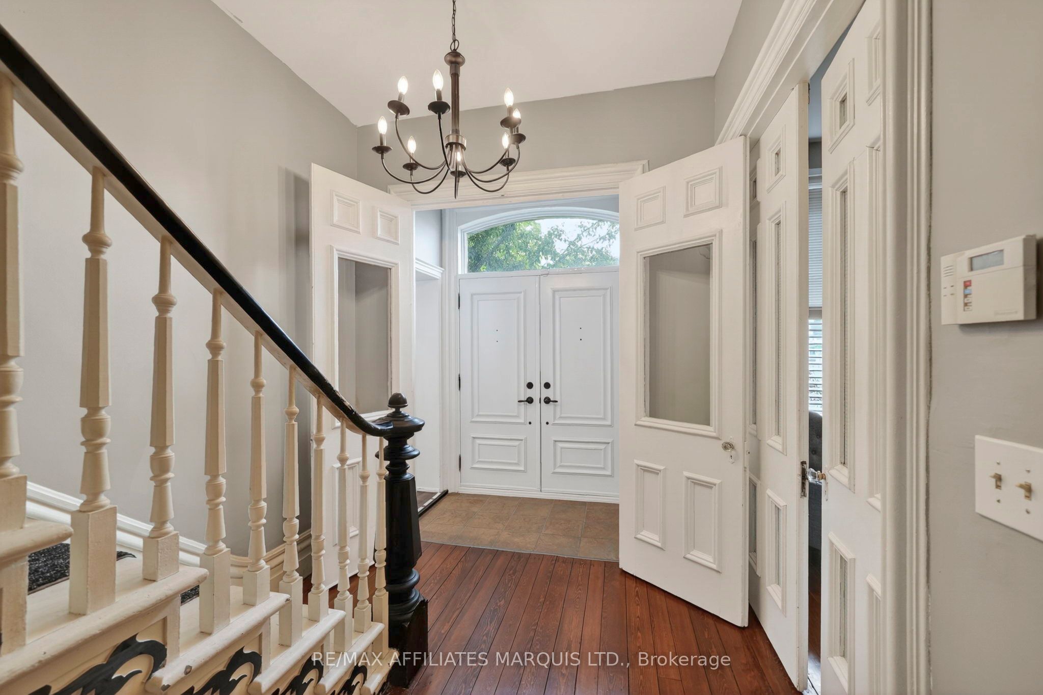 105 5th Street E Property Photo 3