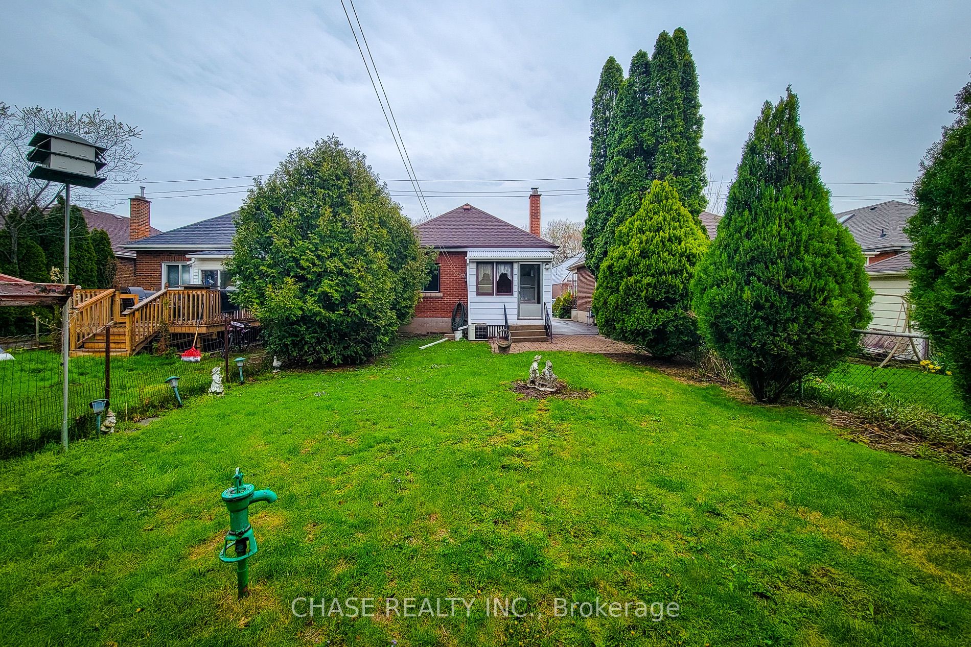 187 Paradise Road N Property Photo 5