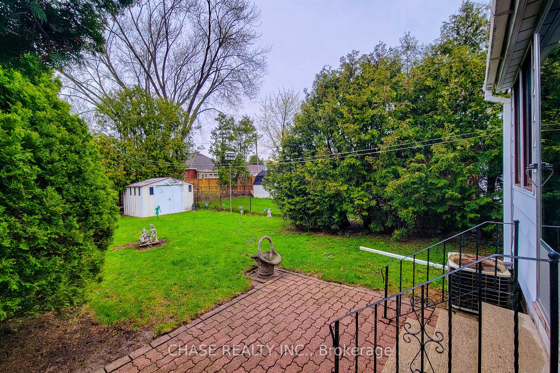 187 Paradise Road N Property Photo 9