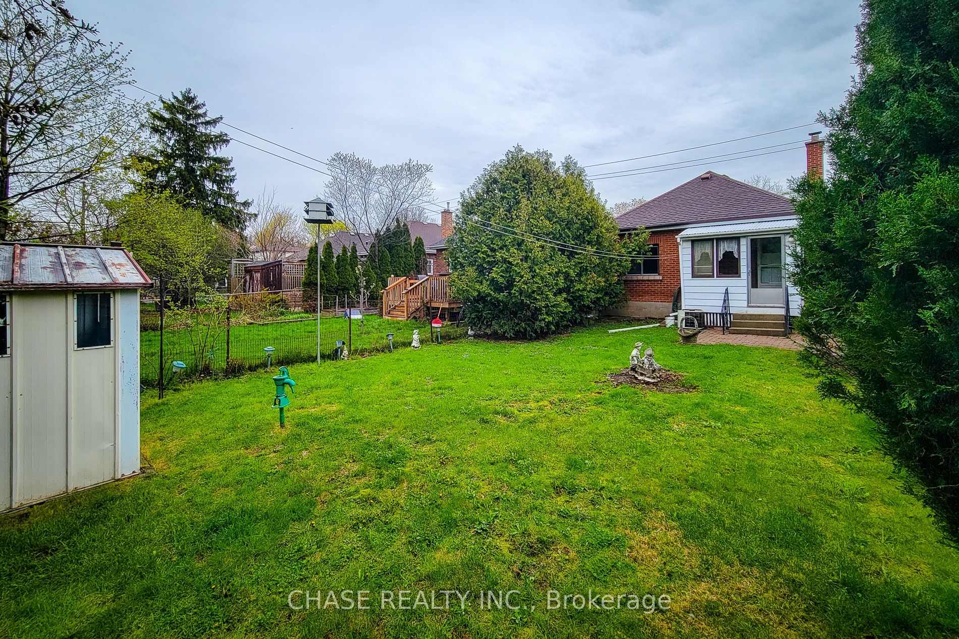 187 Paradise Road N Property Photo 10