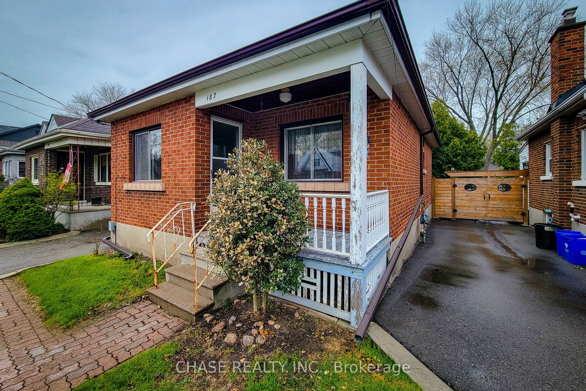 187 Paradise Road N Property Photo 11