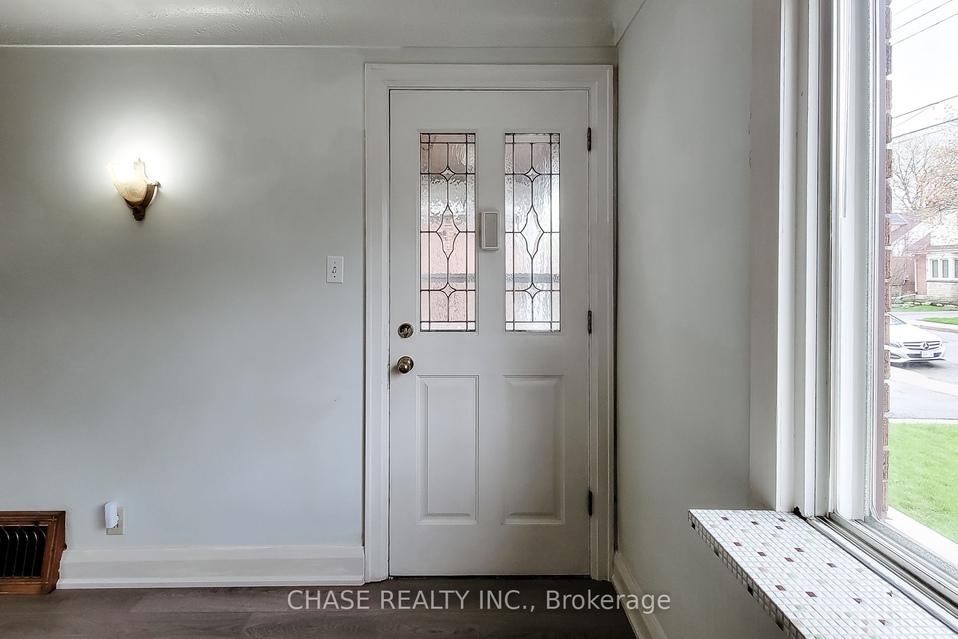 187 Paradise Road N Property Photo 13