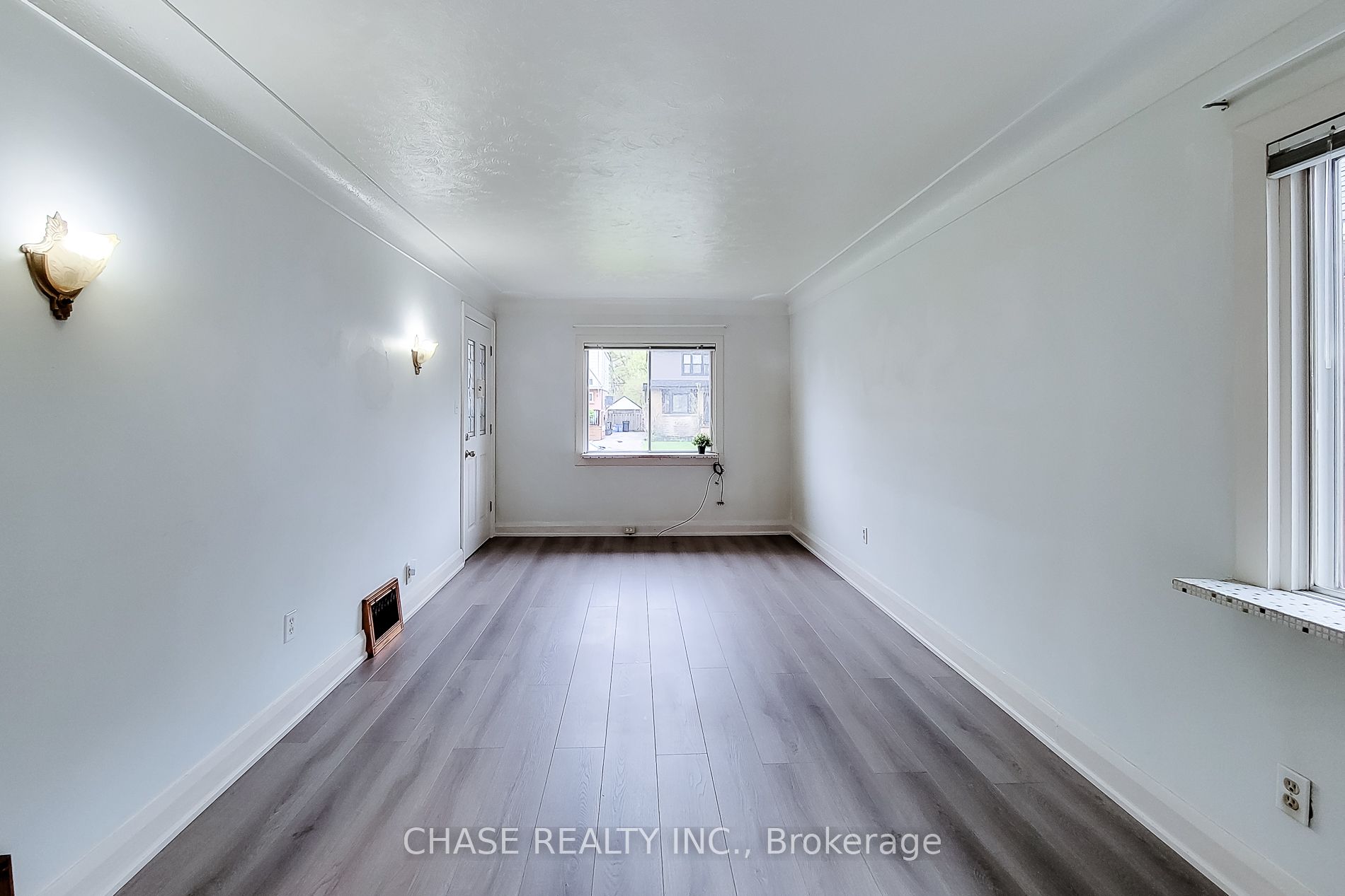 187 Paradise Road N Property Photo 15